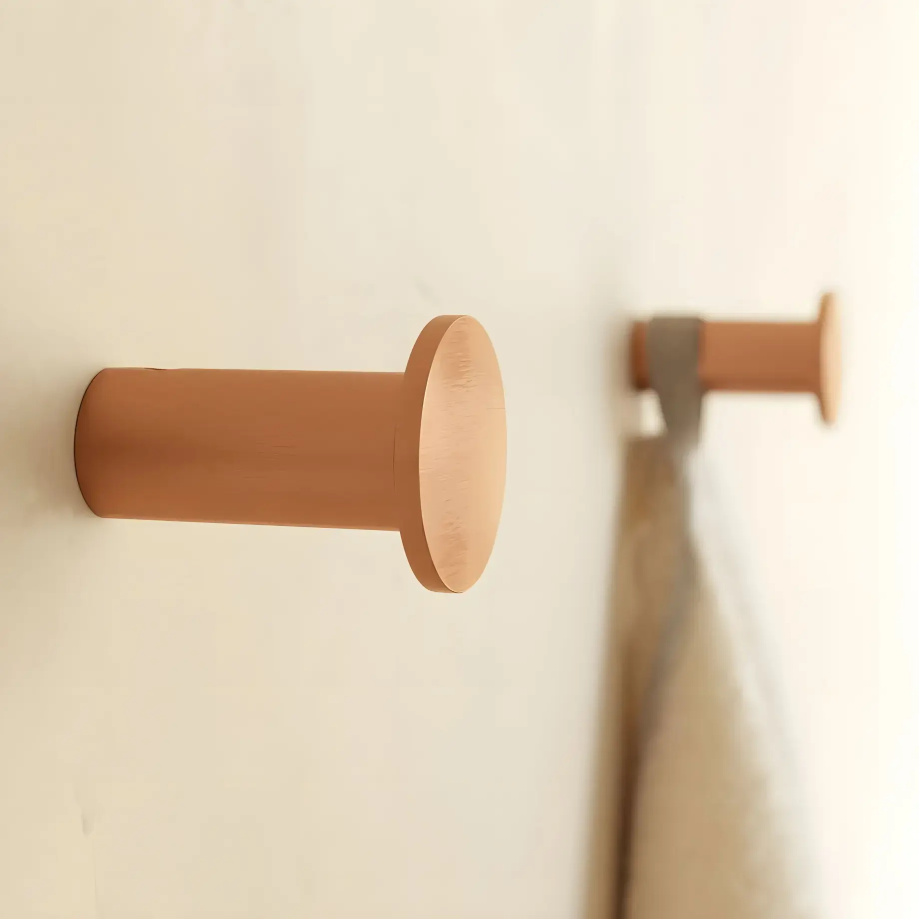 Крючок Architect cosmic WJC205A0021054 Brushed Copper — боковой ракурс
