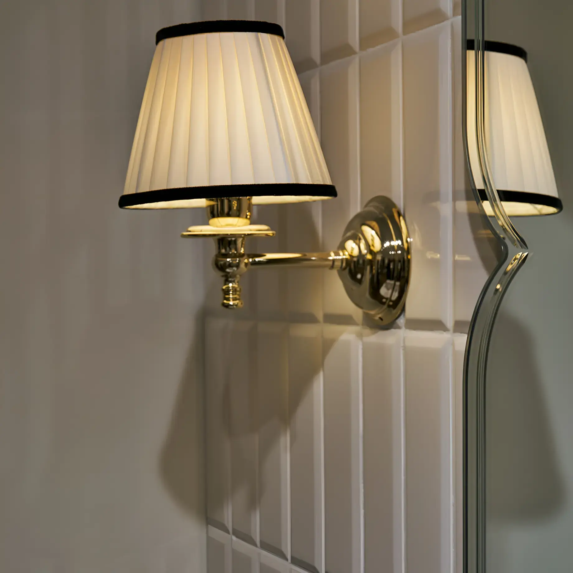 Настінний світильник Daisy Velvet Виробник DEDAISYVL Light Gold — бічний ракурс
