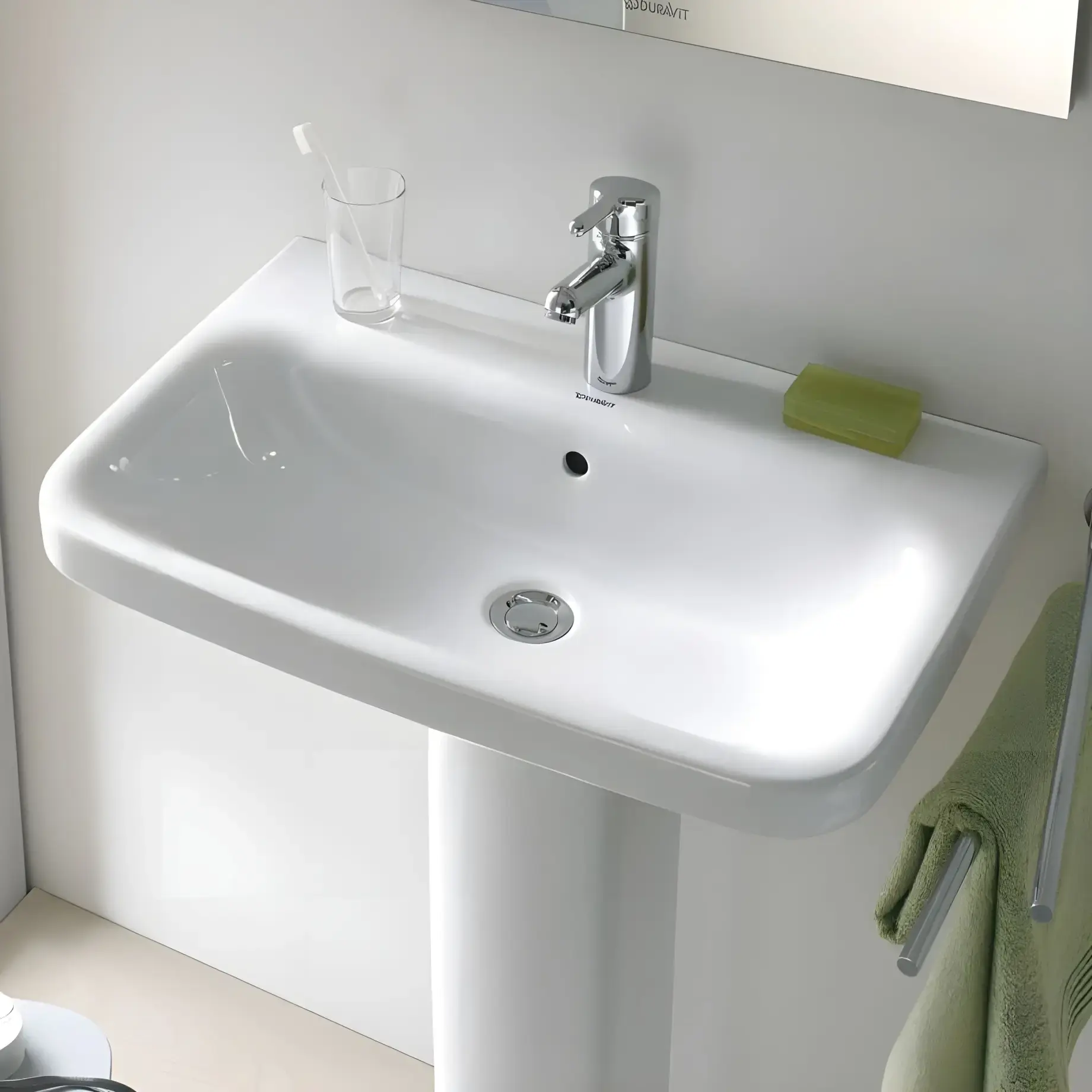 Умывальник DuraStyle Med Duravit 2324600000 — вид спереди