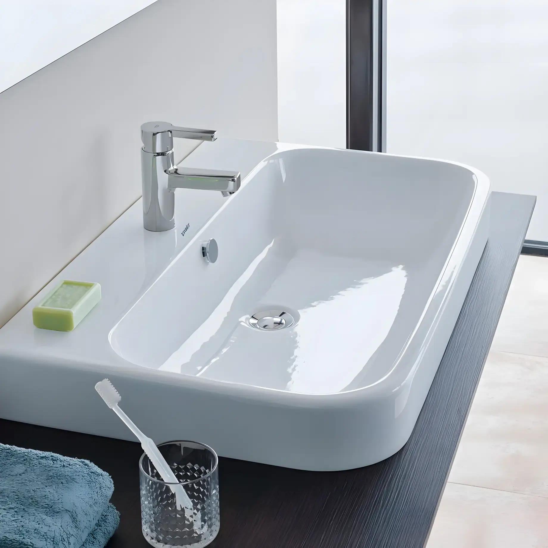 Умывальник Happy D.2 Duravit 2318800027 — вид спереди