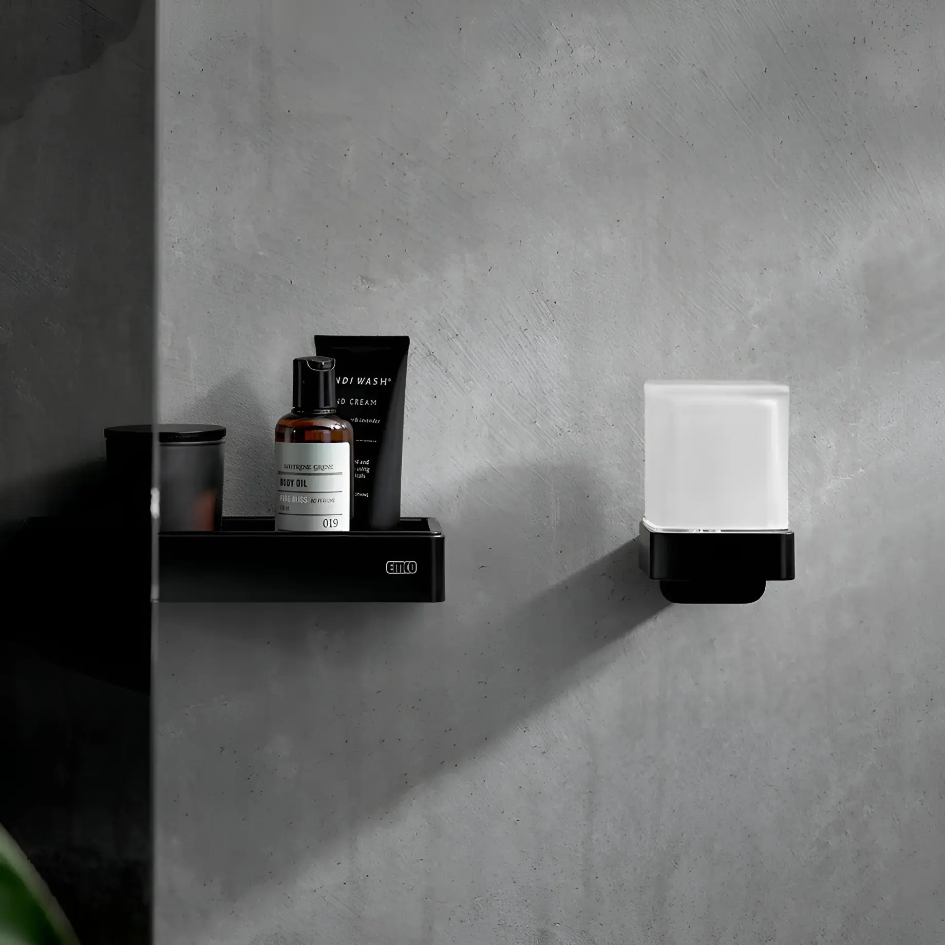 Дозатор рідкого мила Loft Виробник 052113303 Black Matt — бічний ракурс