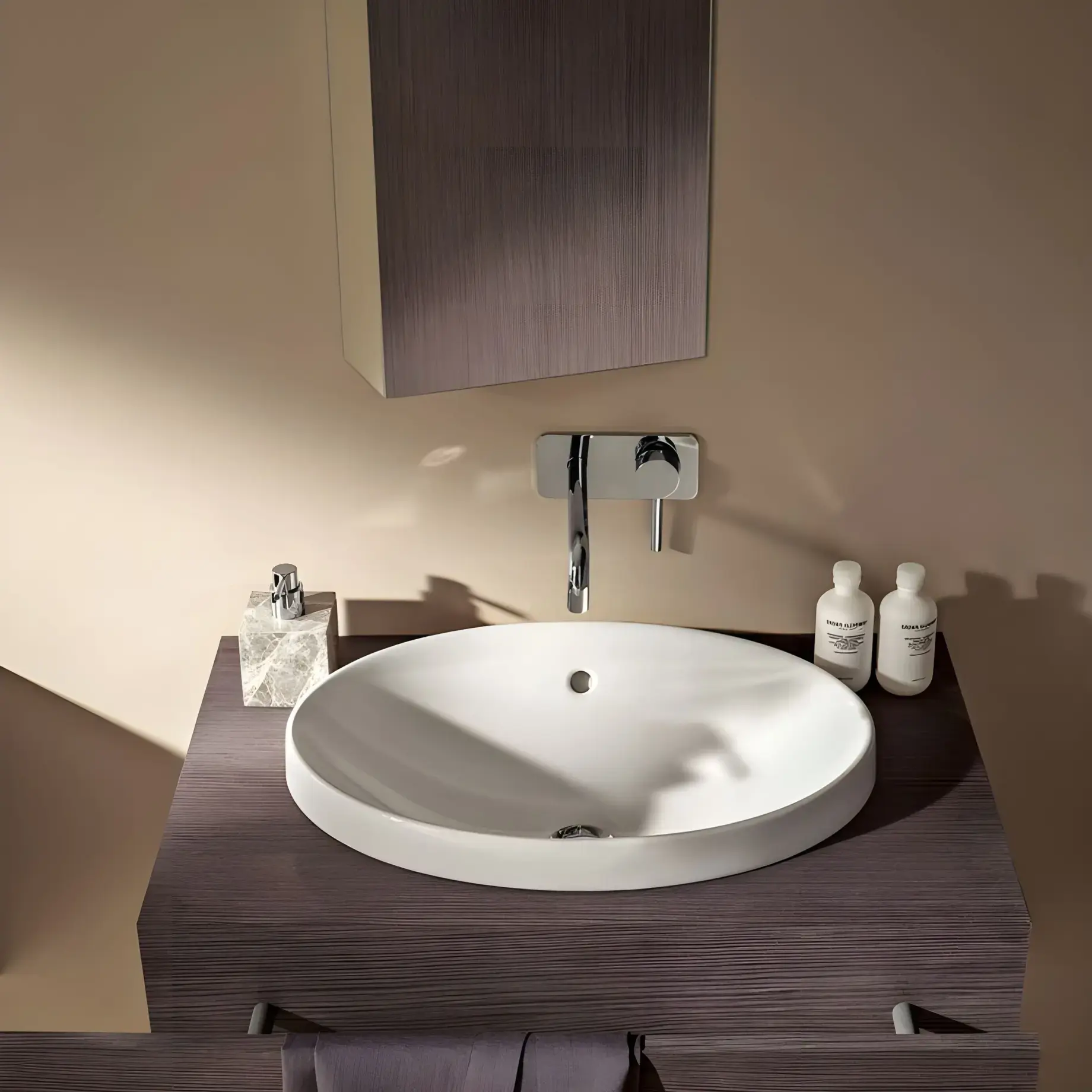 Умивальник VariForm Geberit 500.709.01.2 — вид спереду