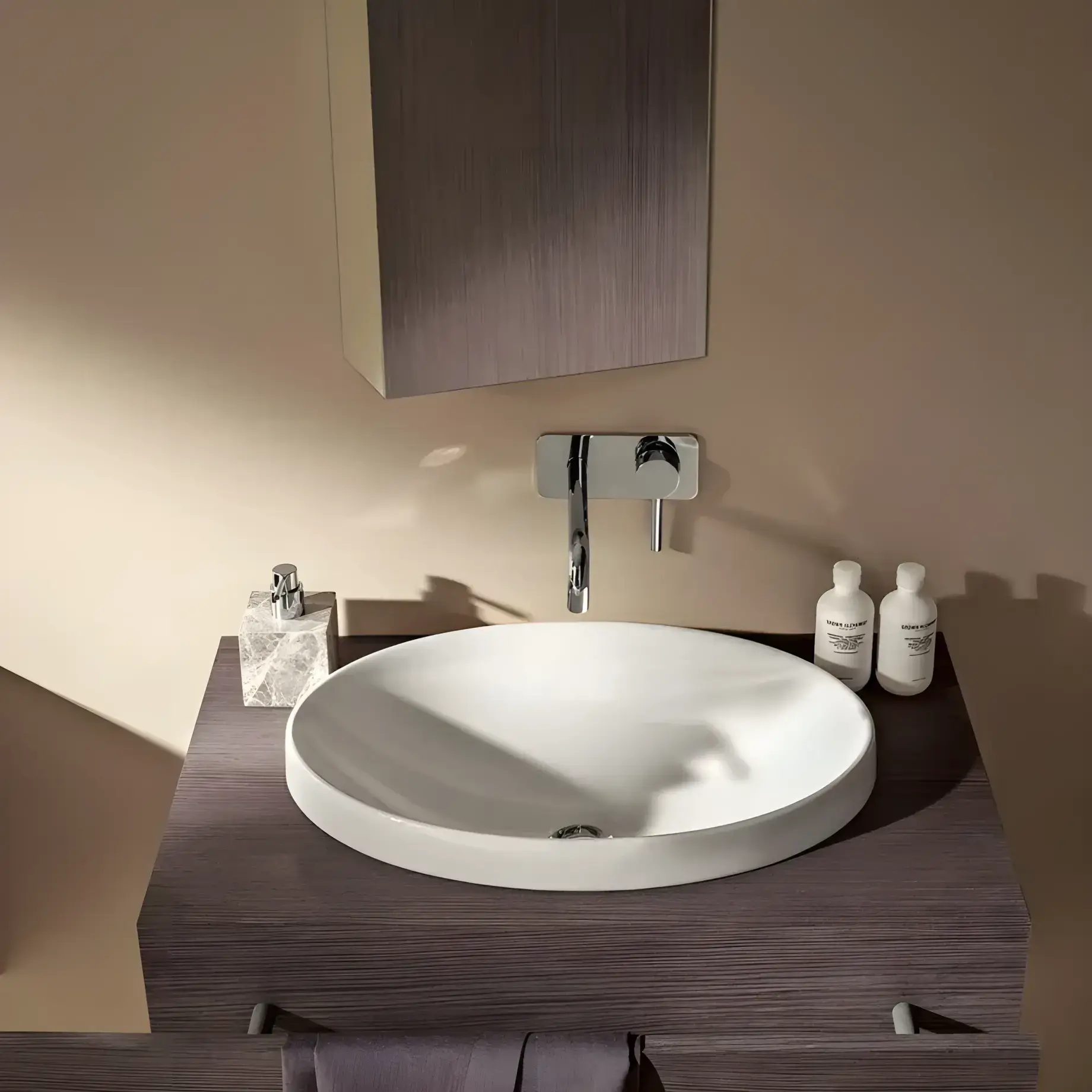 Умивальник VariForm Geberit 500.719.01.2 — вид спереду