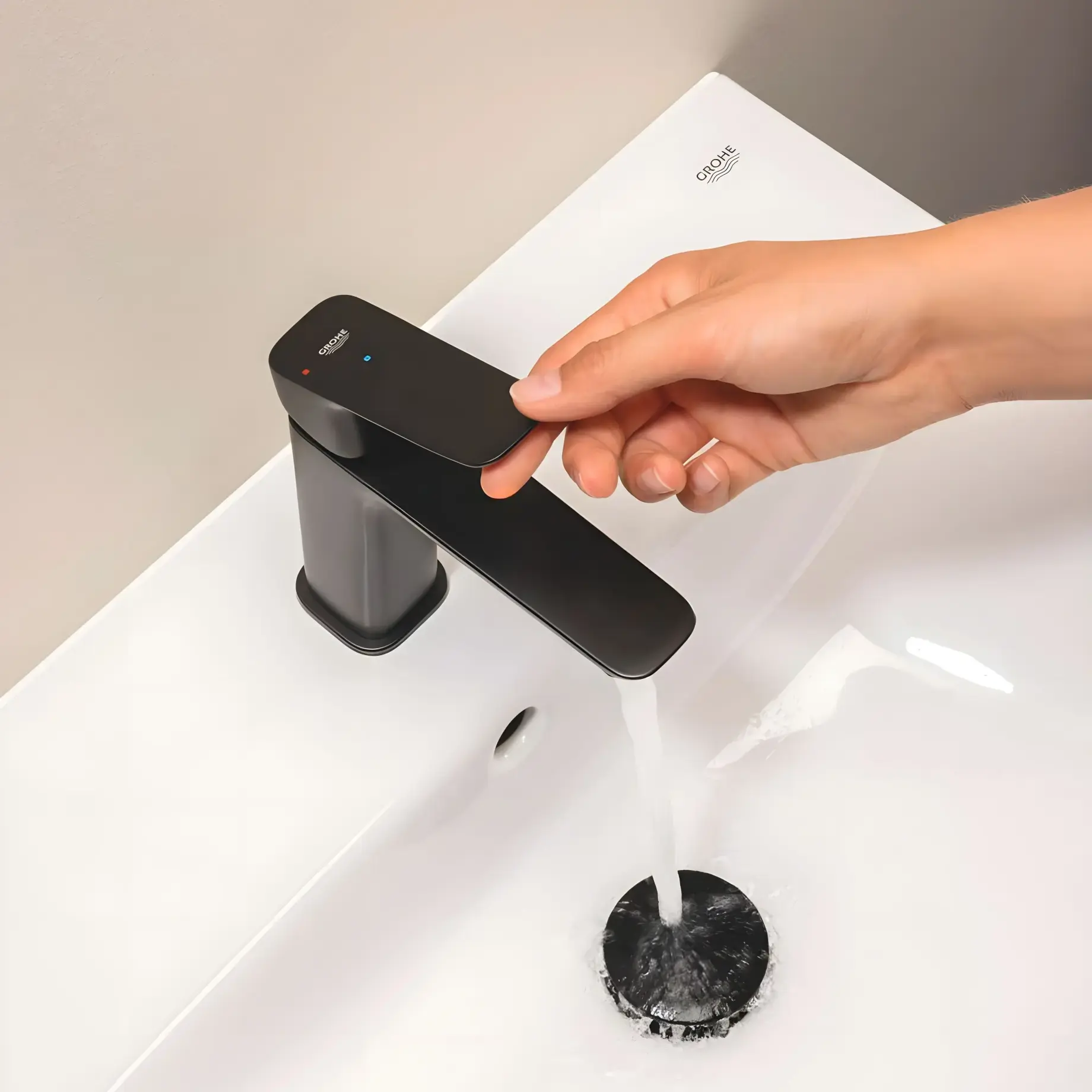 Змішувач для раковини Dice з донним клапаном Push-Open, розмір S, Cold Start Grohe 1018612430 Black — вид спереду