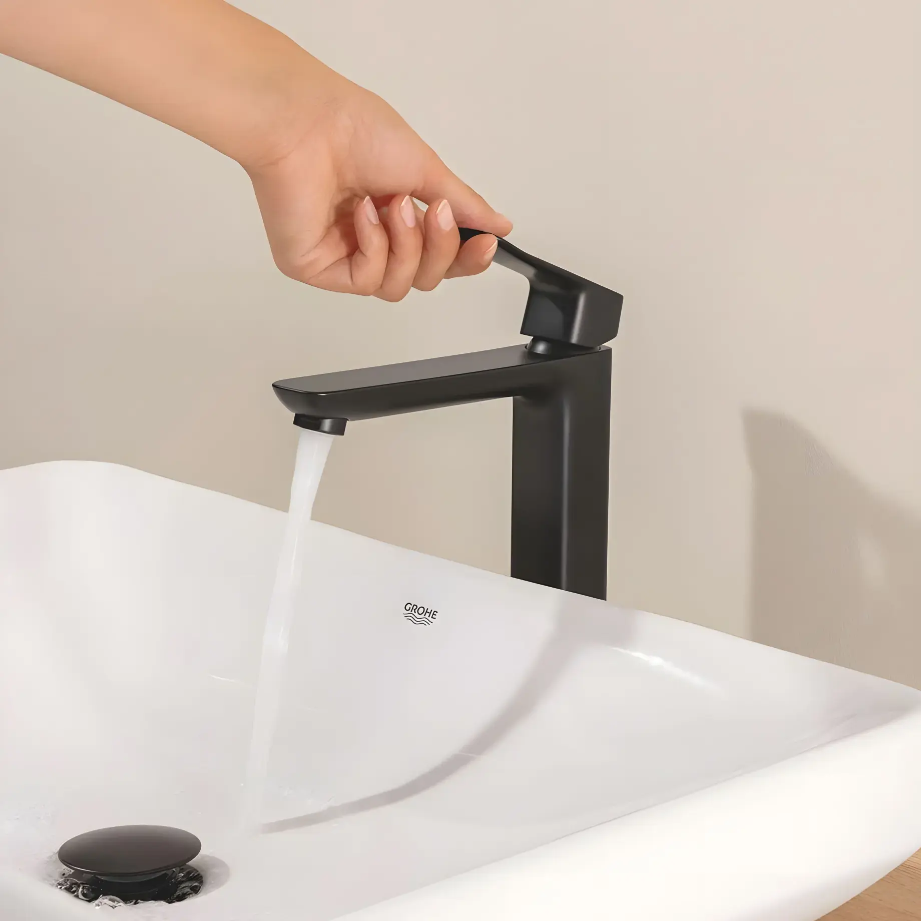 Змішувач для раковини високий Dice, розмір XL Grohe 1018922430 Black — бічний ракурс