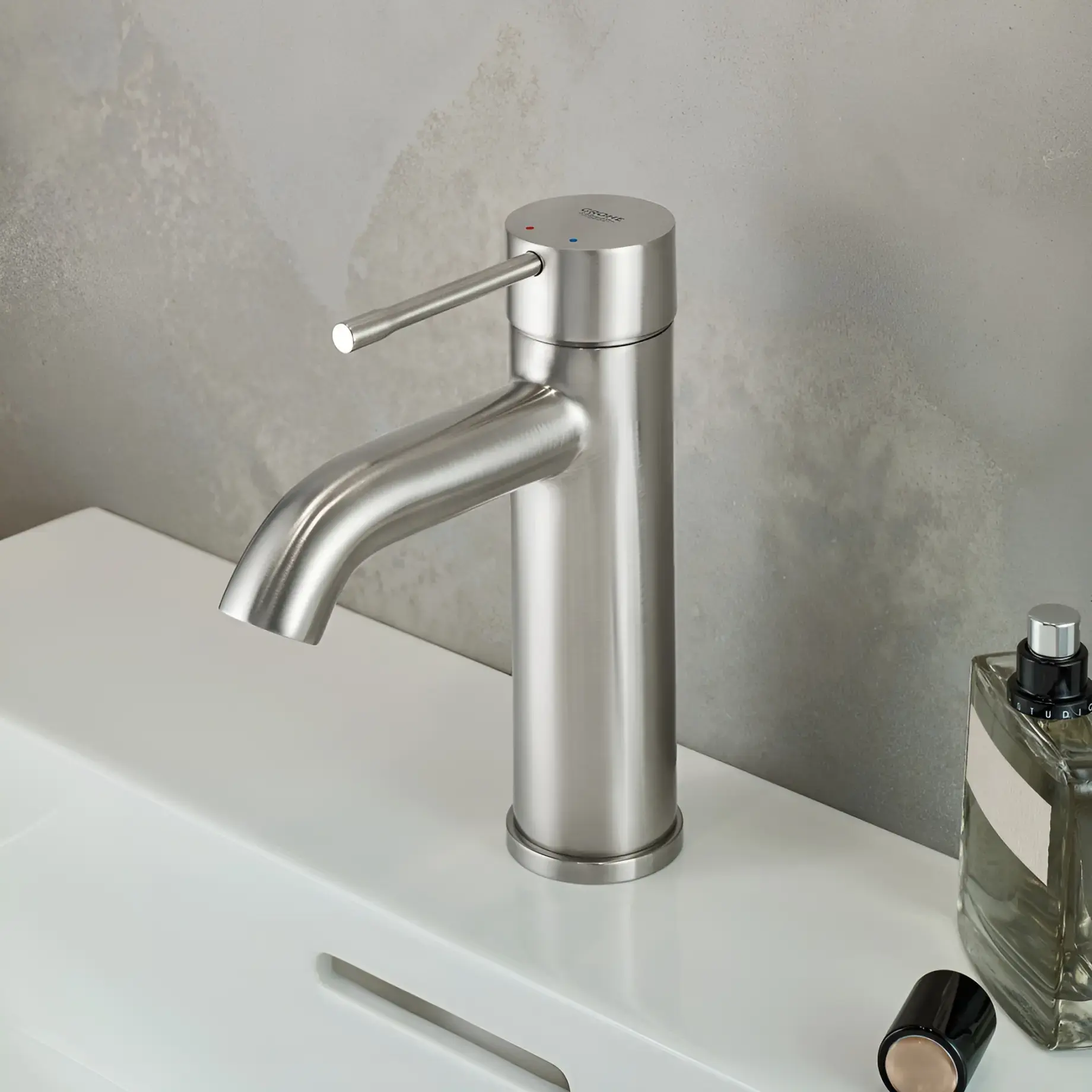 Змішувач для раковини Essence S-Size Grohe 24171DC1 — вид спереду