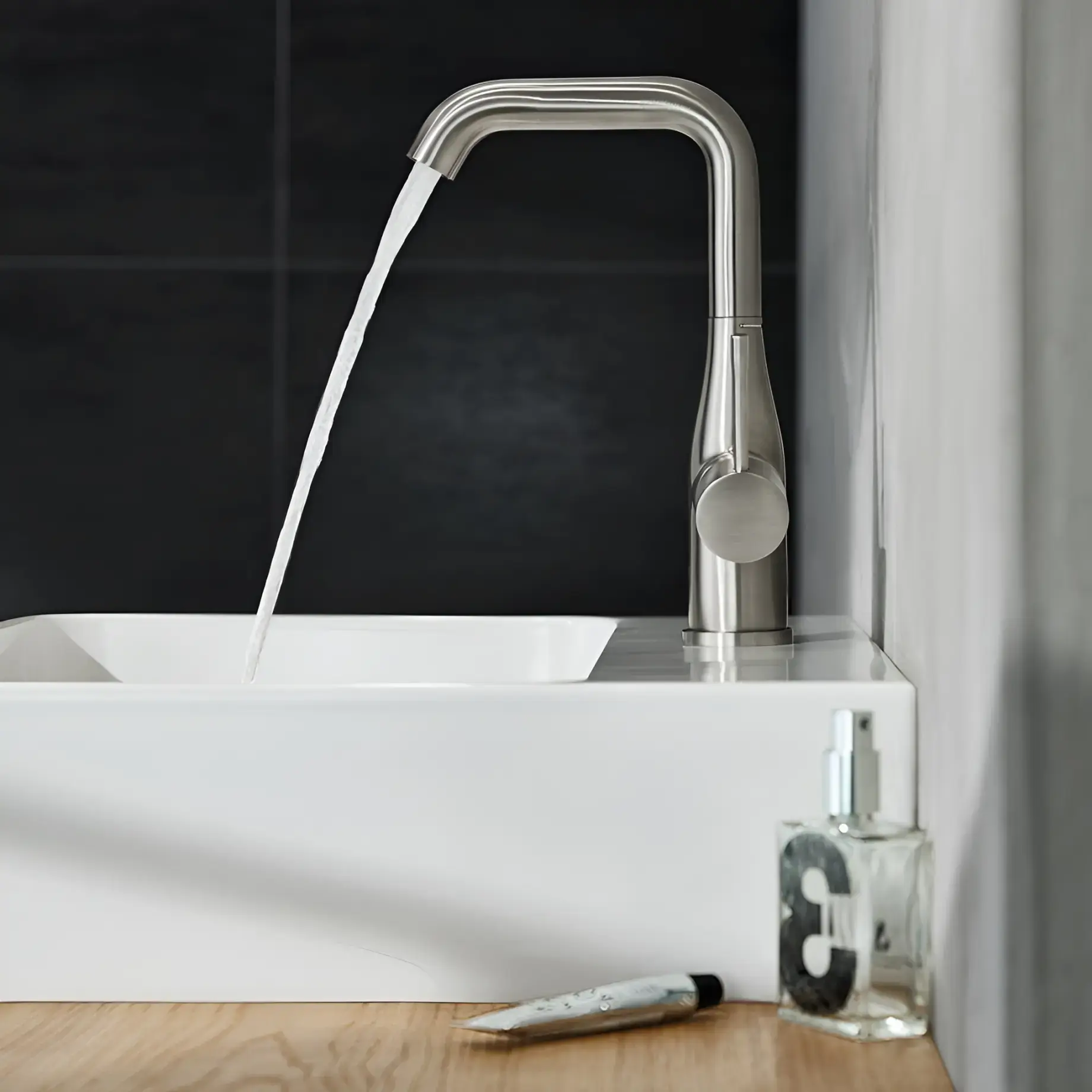 Змішувач для раковини Essence XL-Size Grohe 24174DC1 — вид спереду