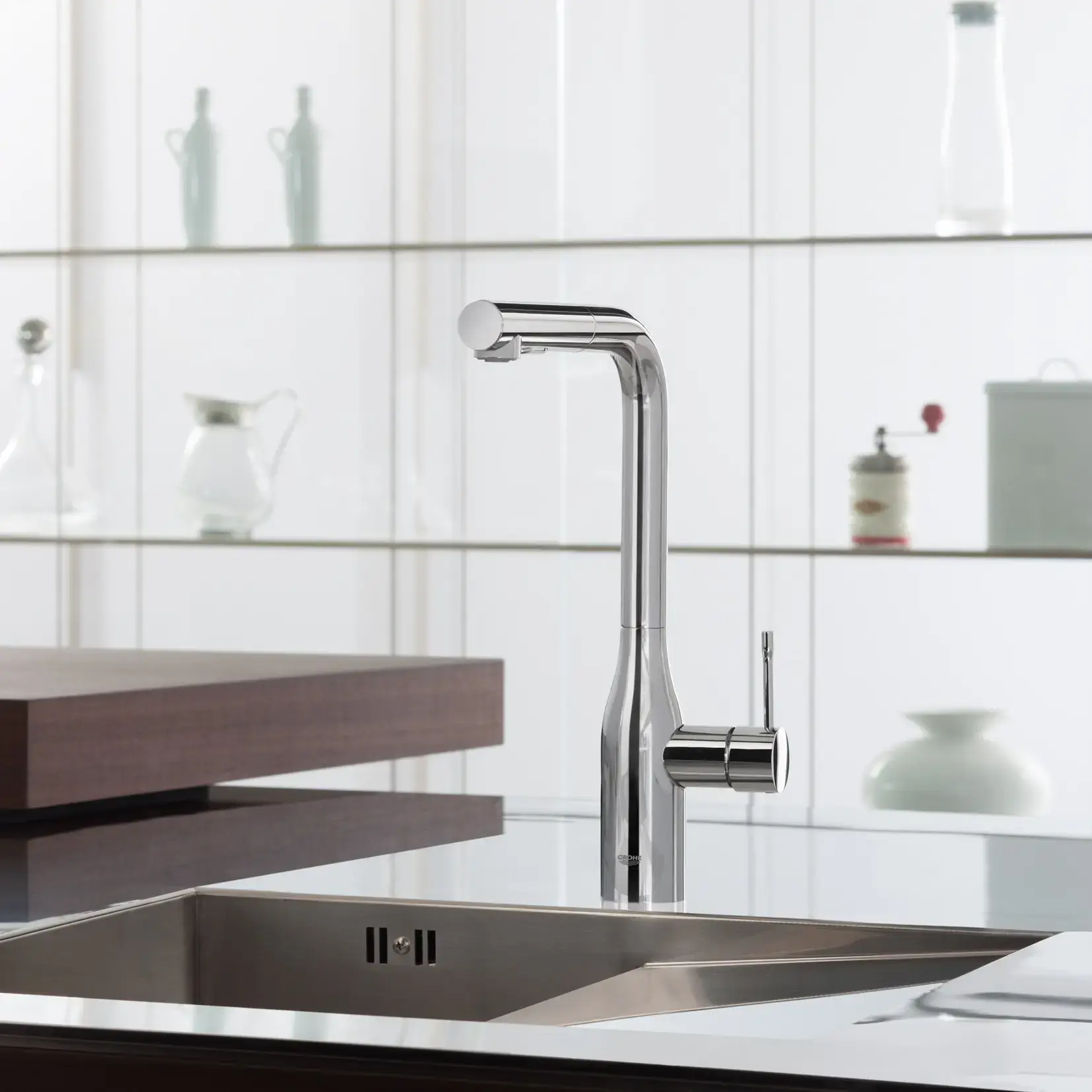 Змішувач для кухні з витяжним виливом Essence Grohe 30270000 — вид спереду