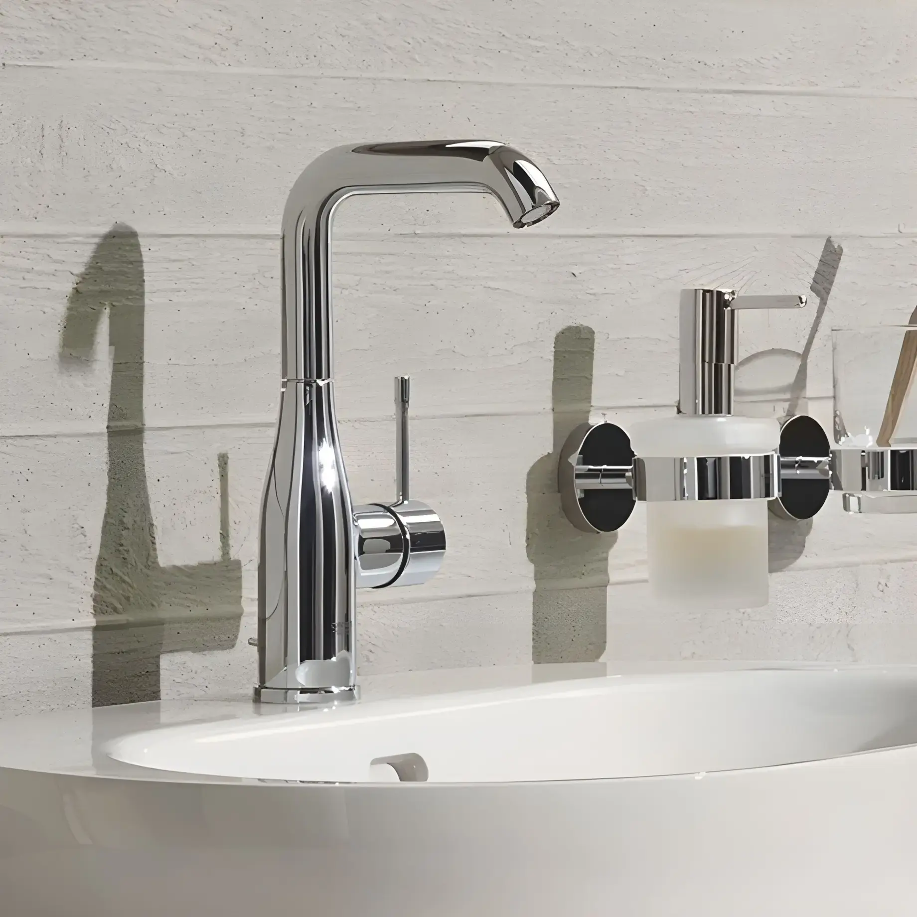 Змішувач для раковини високий з донним клапаном Essence New, розмір L Grohe 32628001 — вид спереду