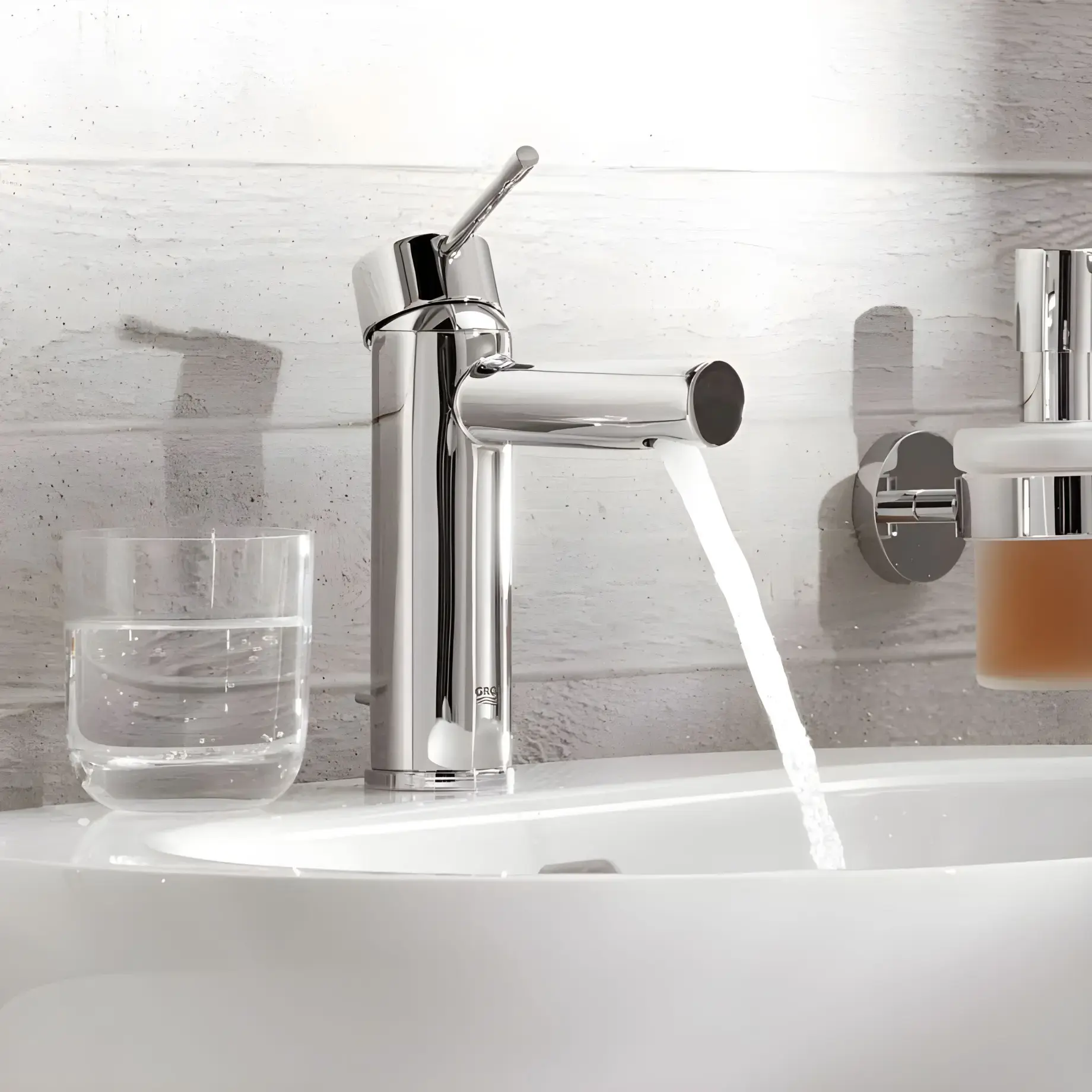 Змішувач для раковини з донним клапаном Essence, розмір S Grohe 32898001 — вид спереду