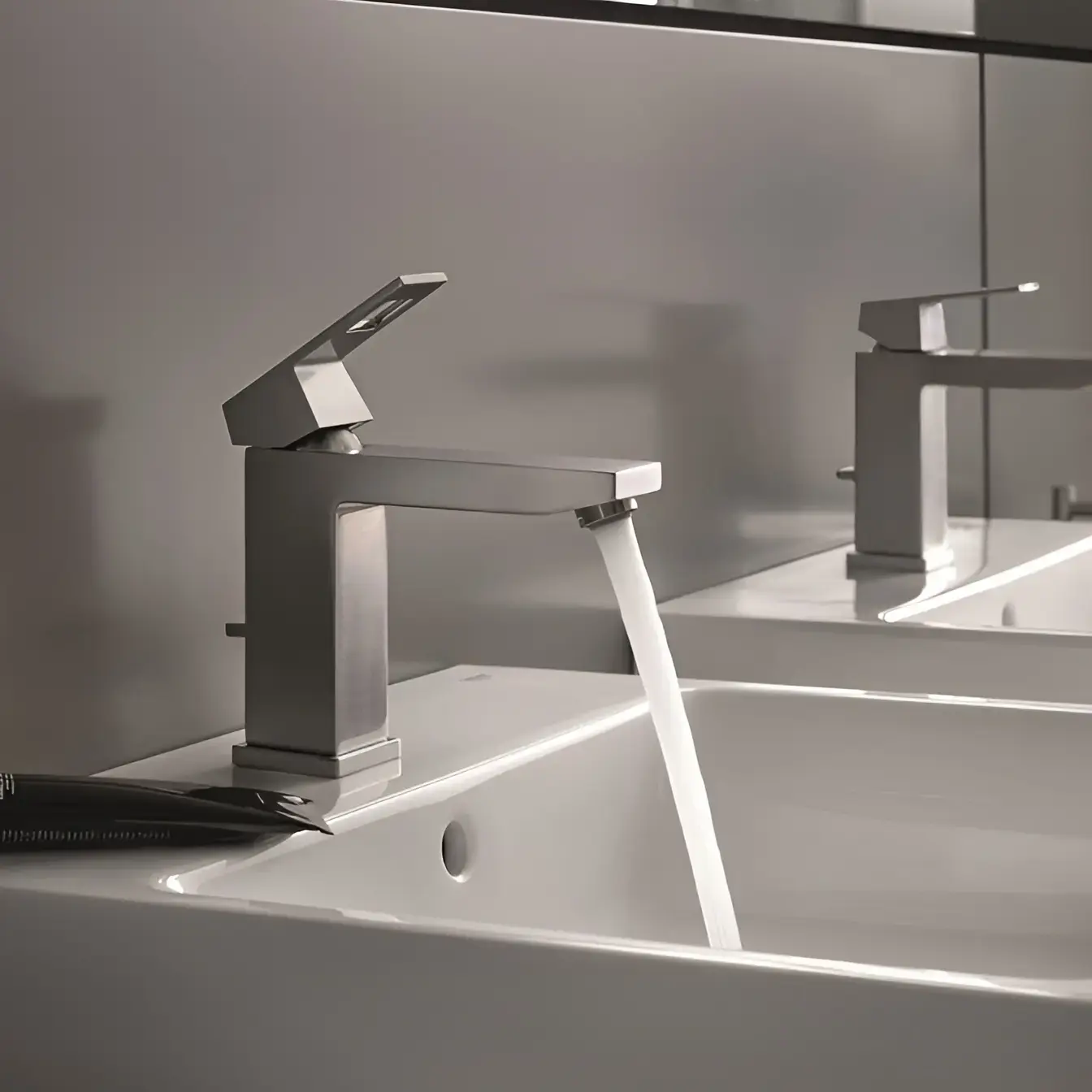 Змішувач для раковини Eurocube M-Size Grohe 23445DC0 — вид спереду