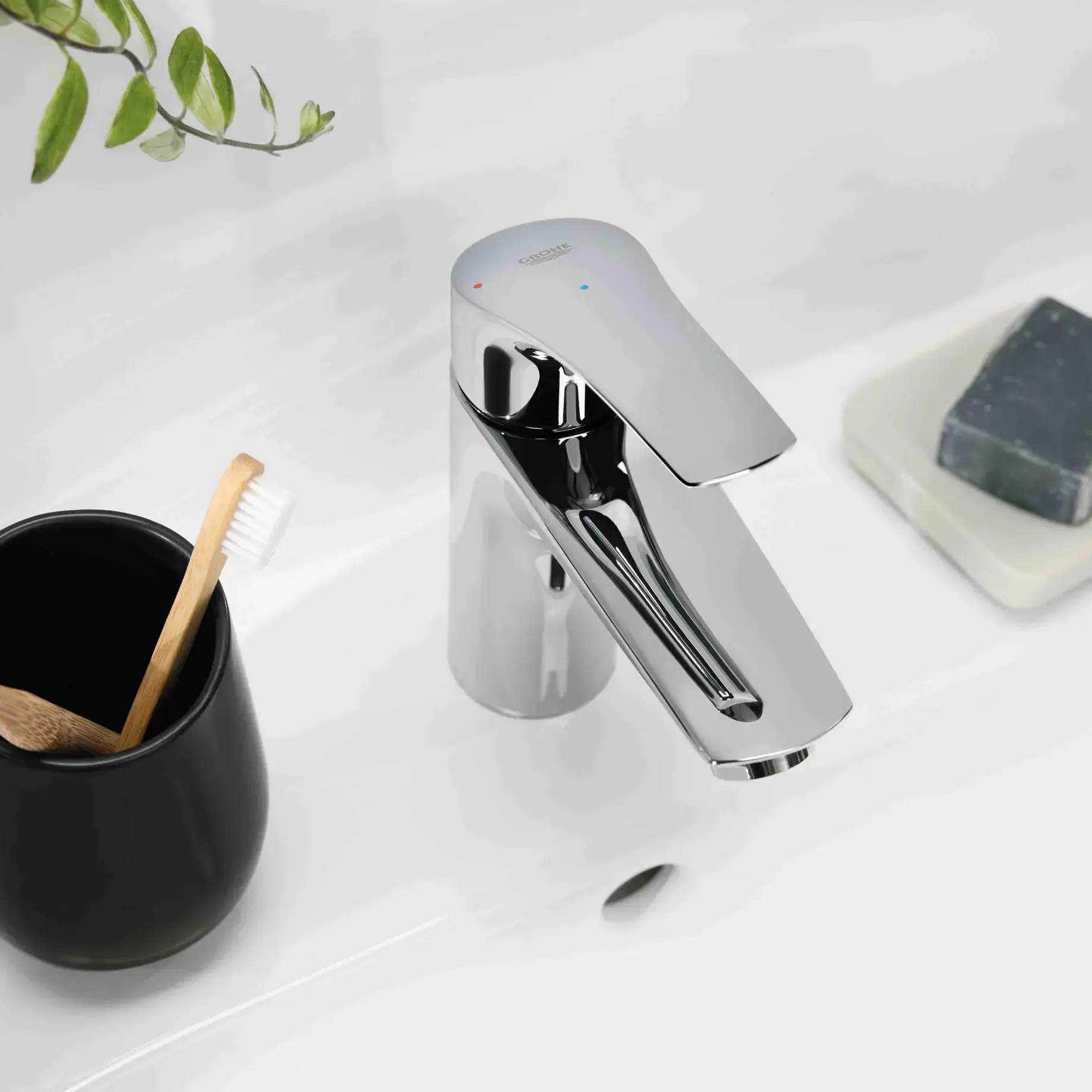 Змішувач для раковини Eurosmart, розмір S Grohe 23372003 — бічний ракурс