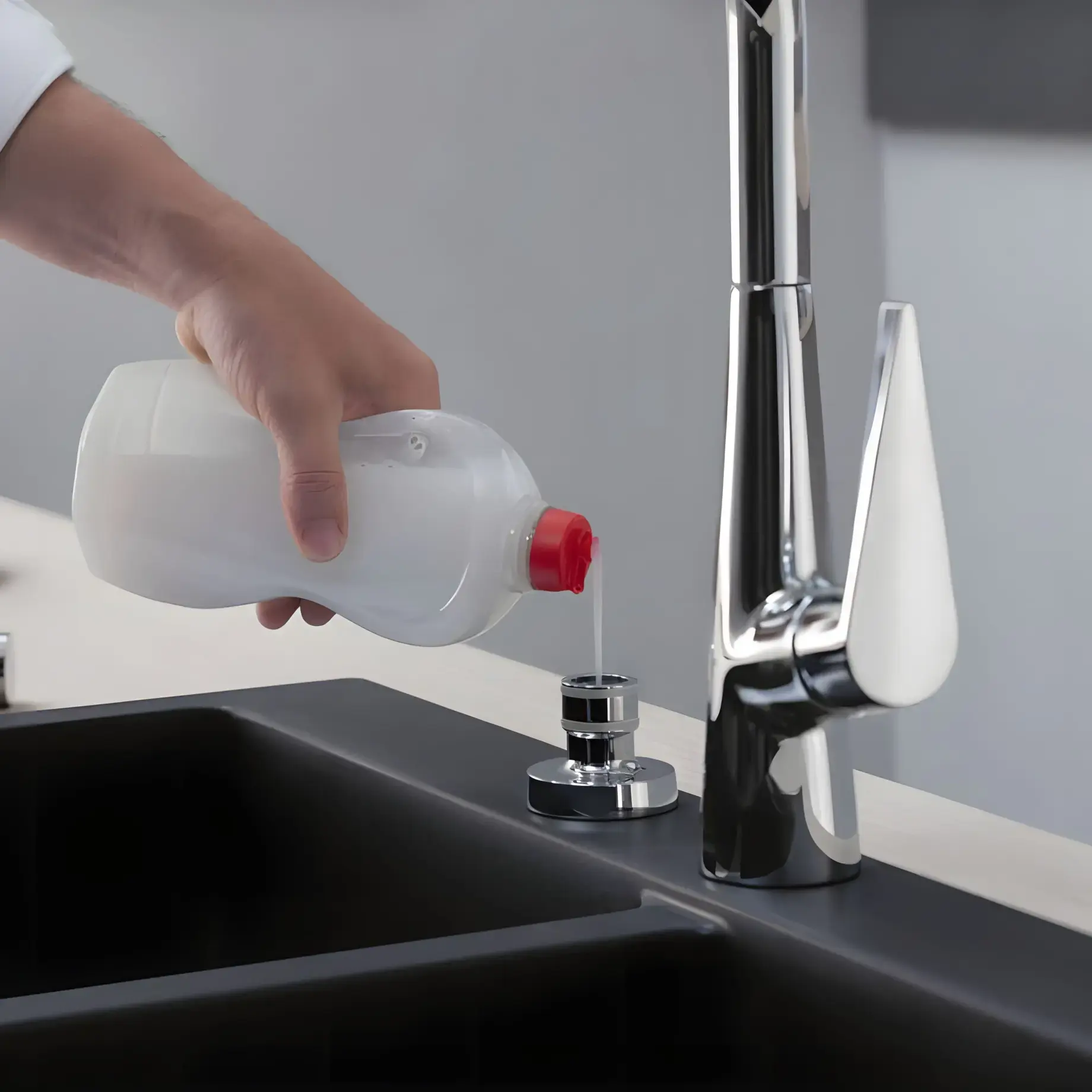 Дозатор миючих засобів A51 Hansgrohe 40448000 Chrome — ракурс 3/4