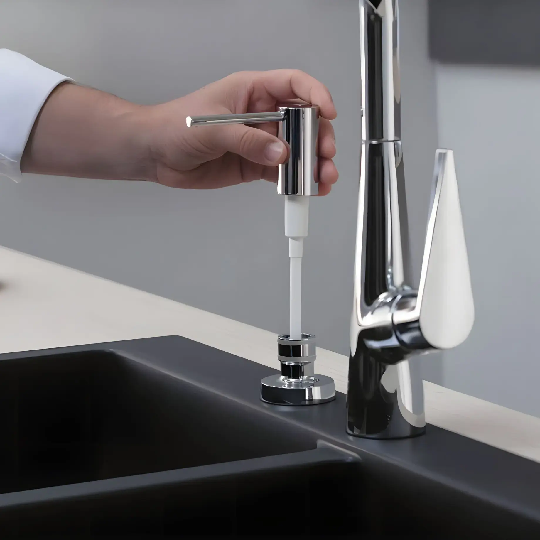 Дозатор миючих засобів A51 Hansgrohe 40448000 Chrome — вид згори