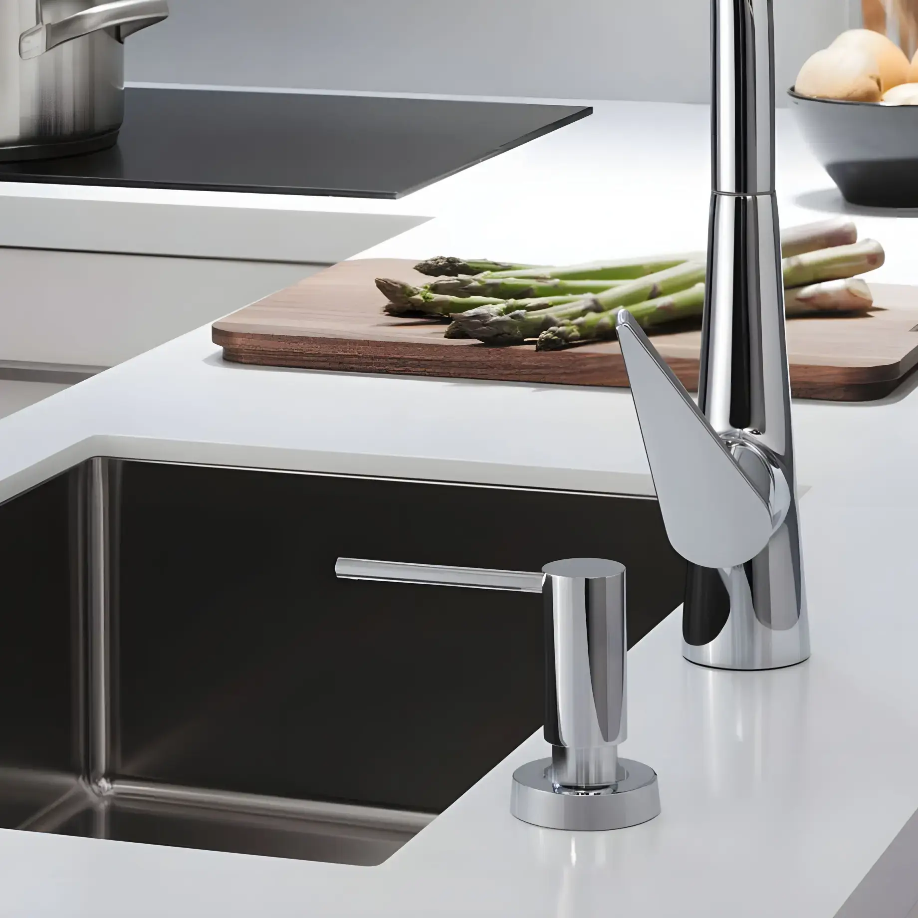 Дозатор миючих засобів A51 Hansgrohe 40448000 Chrome — вид спереду