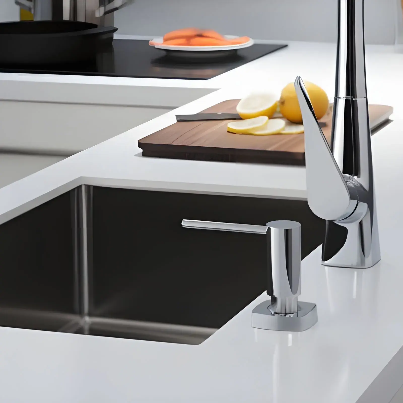 Дозатор миючих засобів A71 Hansgrohe 40468000 Chrome — вид спереду