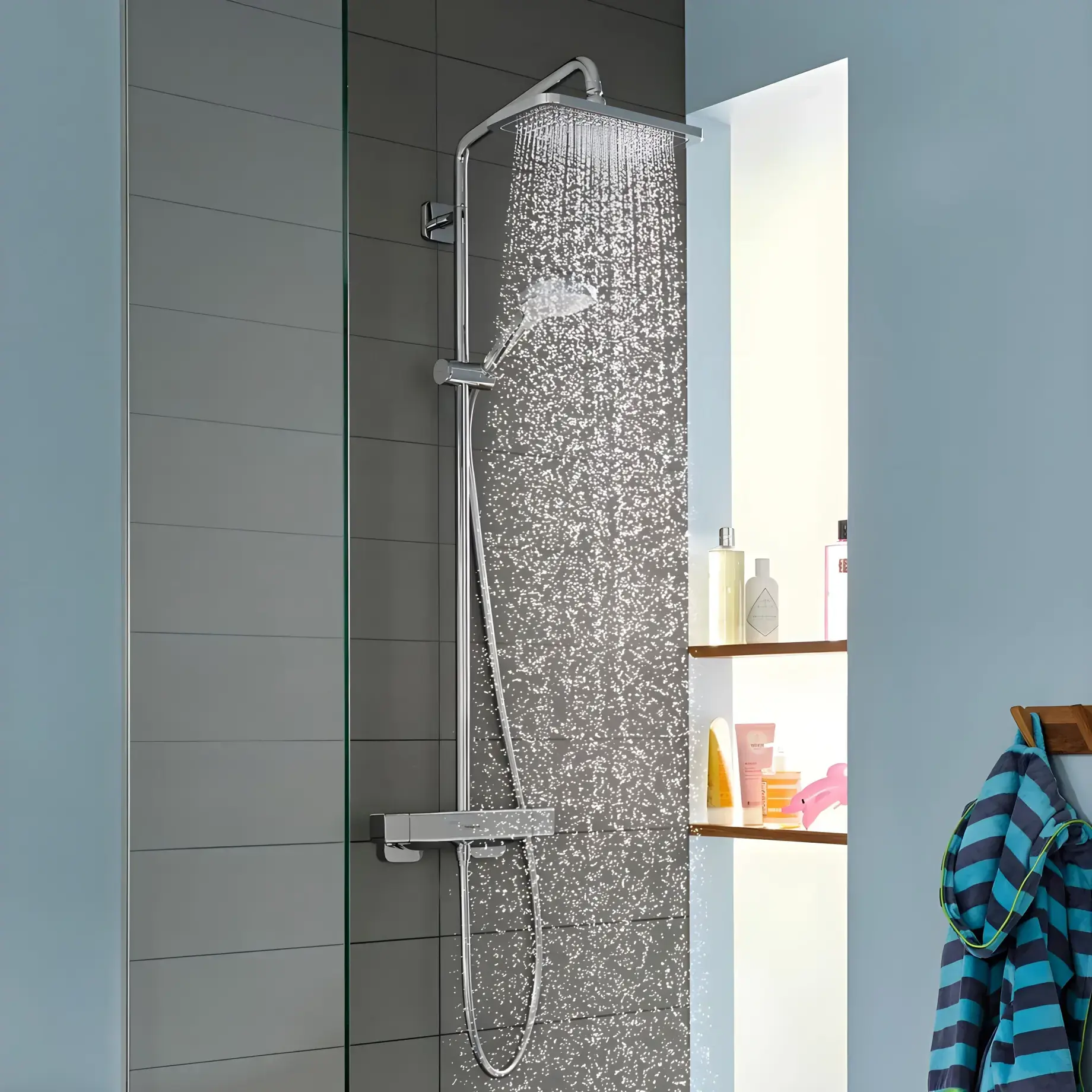 Душова система з термостатом Croma E Hansgrohe 27660000 — бічний ракурс