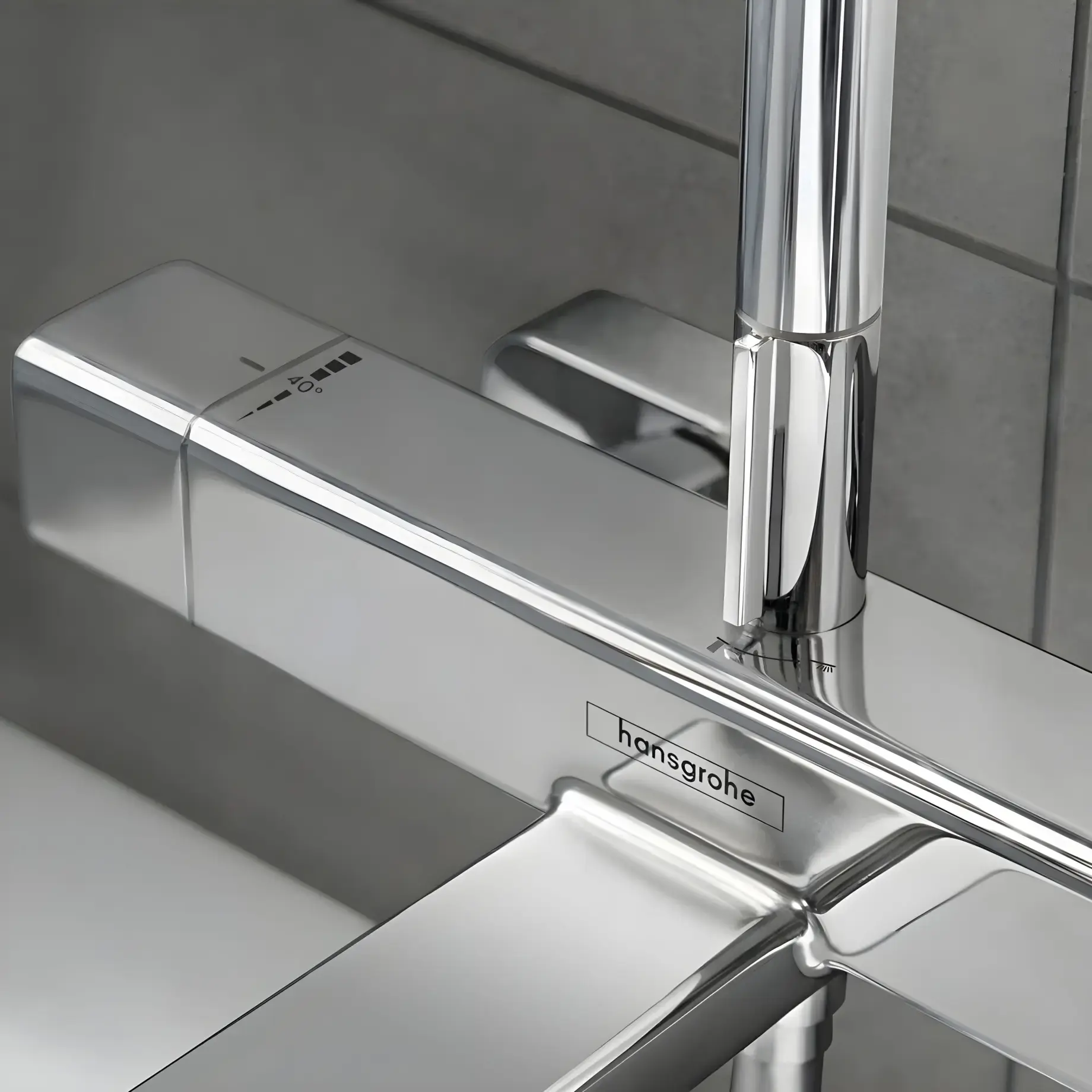 Душова система з термостатом Croma E Hansgrohe 27687000 — вид ззаду
