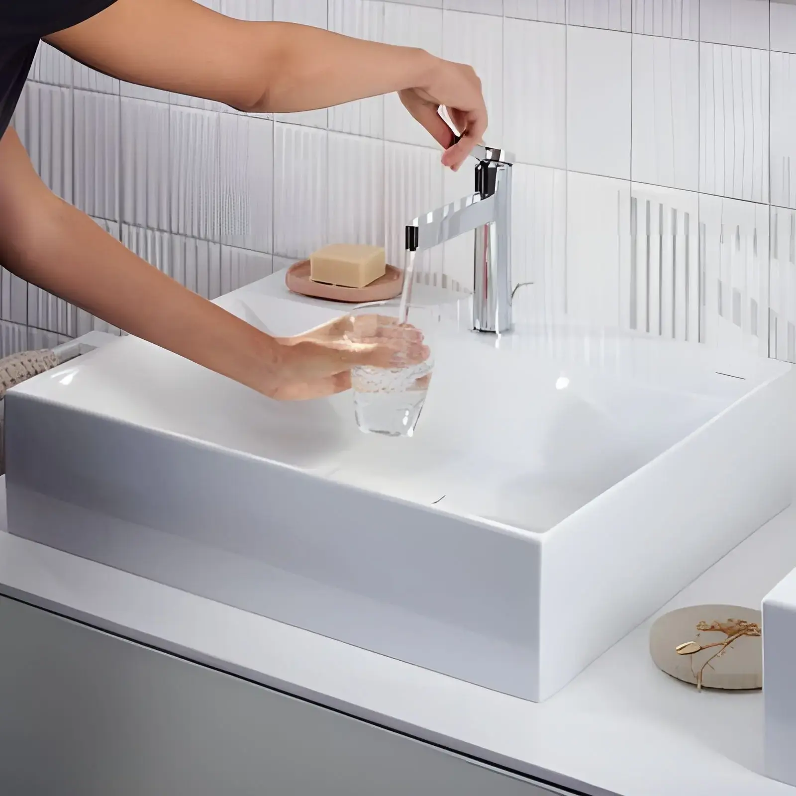 Змішувач для раковини Finoris Hansgrohe 76020000 Chrome — бічний ракурс