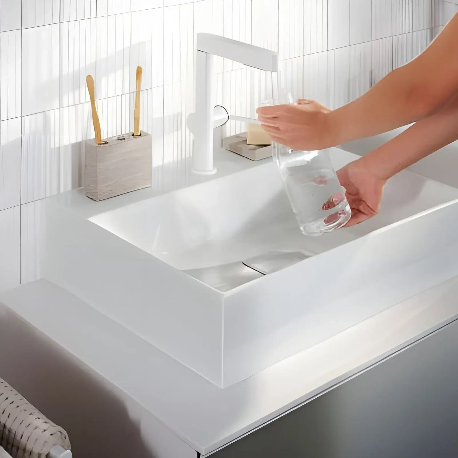 Змішувач для раковини Finoris Hansgrohe 76063700 White Matt — вид ззаду