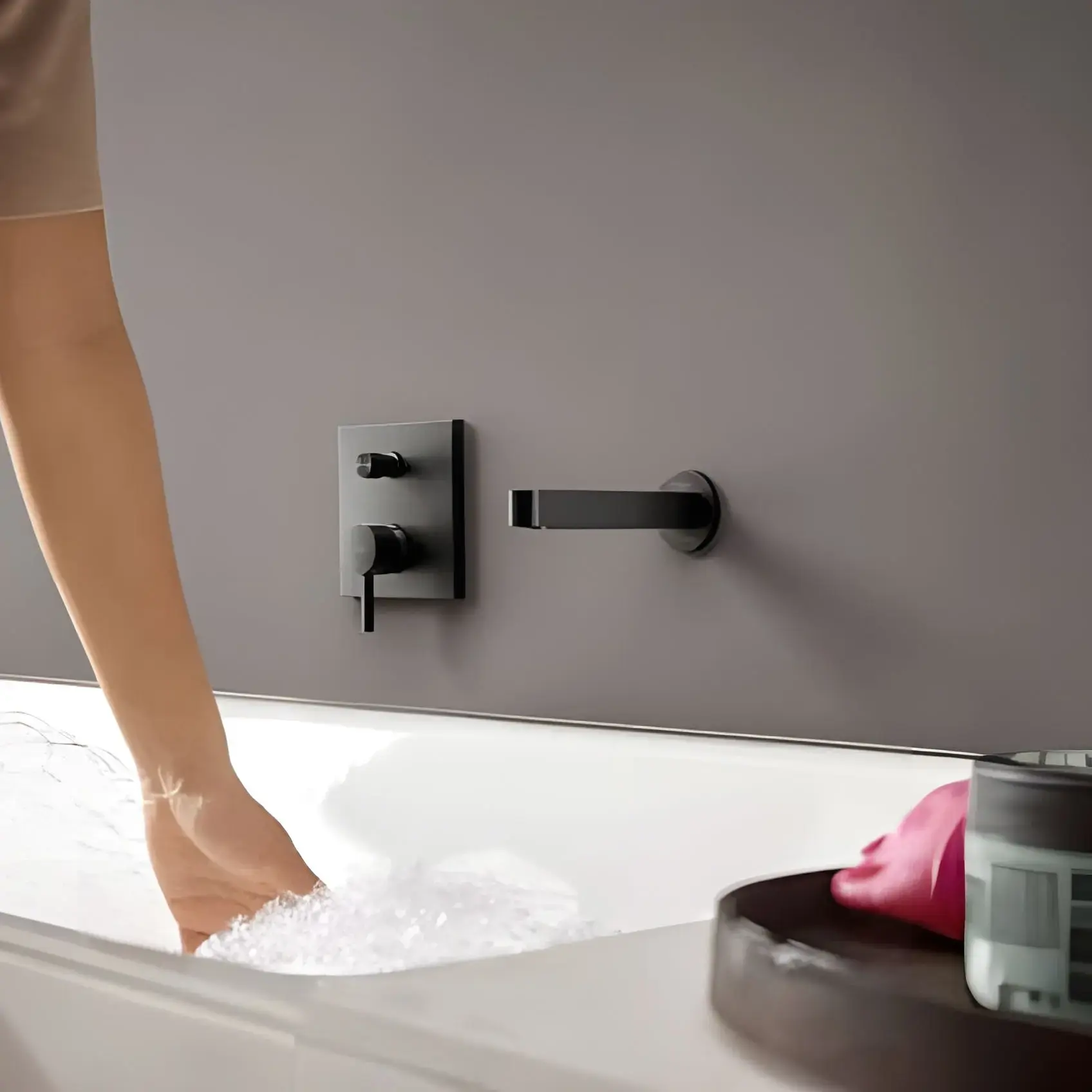 Вилив Finoris Hansgrohe 76410340 Brushed Black Chrome — вид спереду