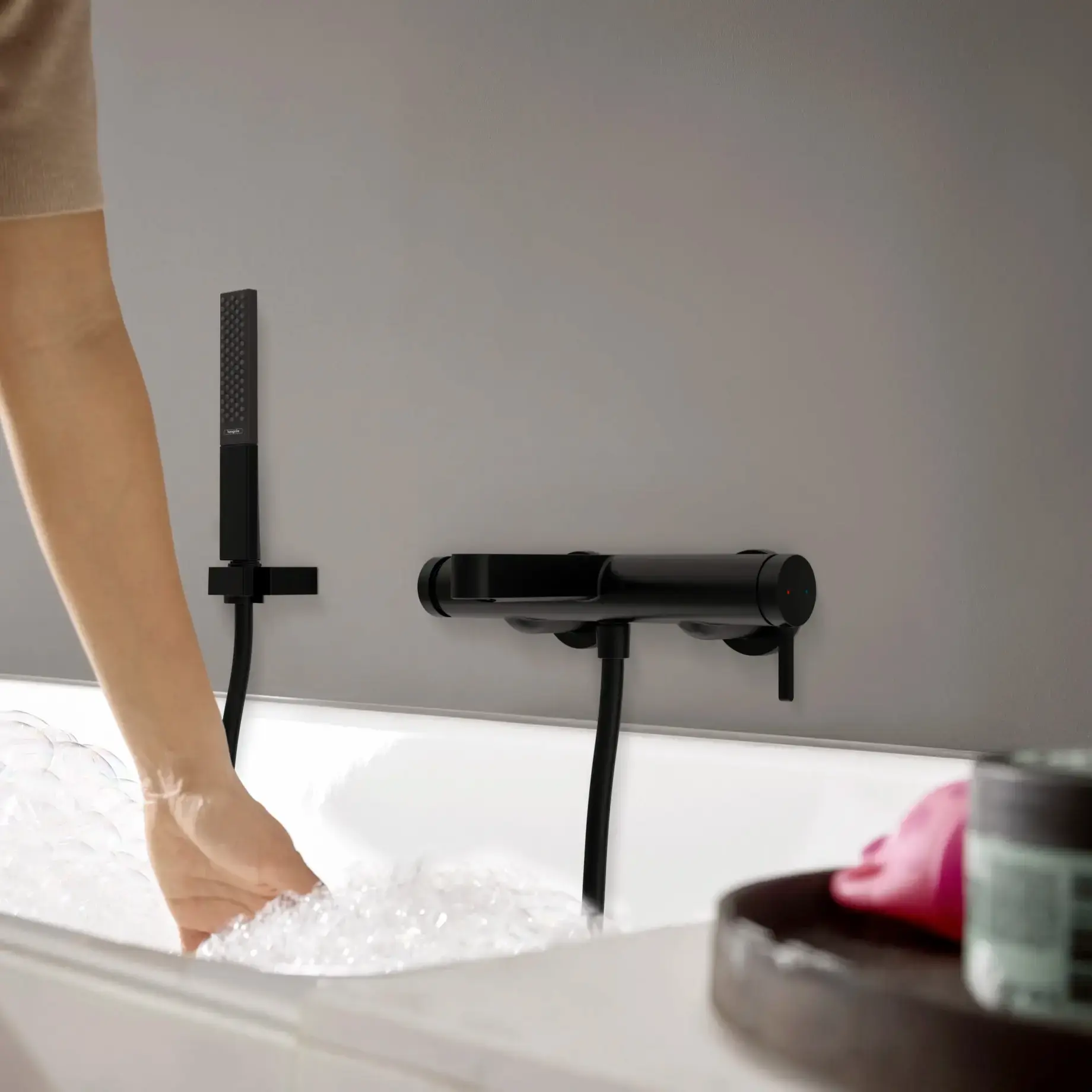 Змішувач для ванни Finoris Hansgrohe 76420670 Matt Black — вид спереду