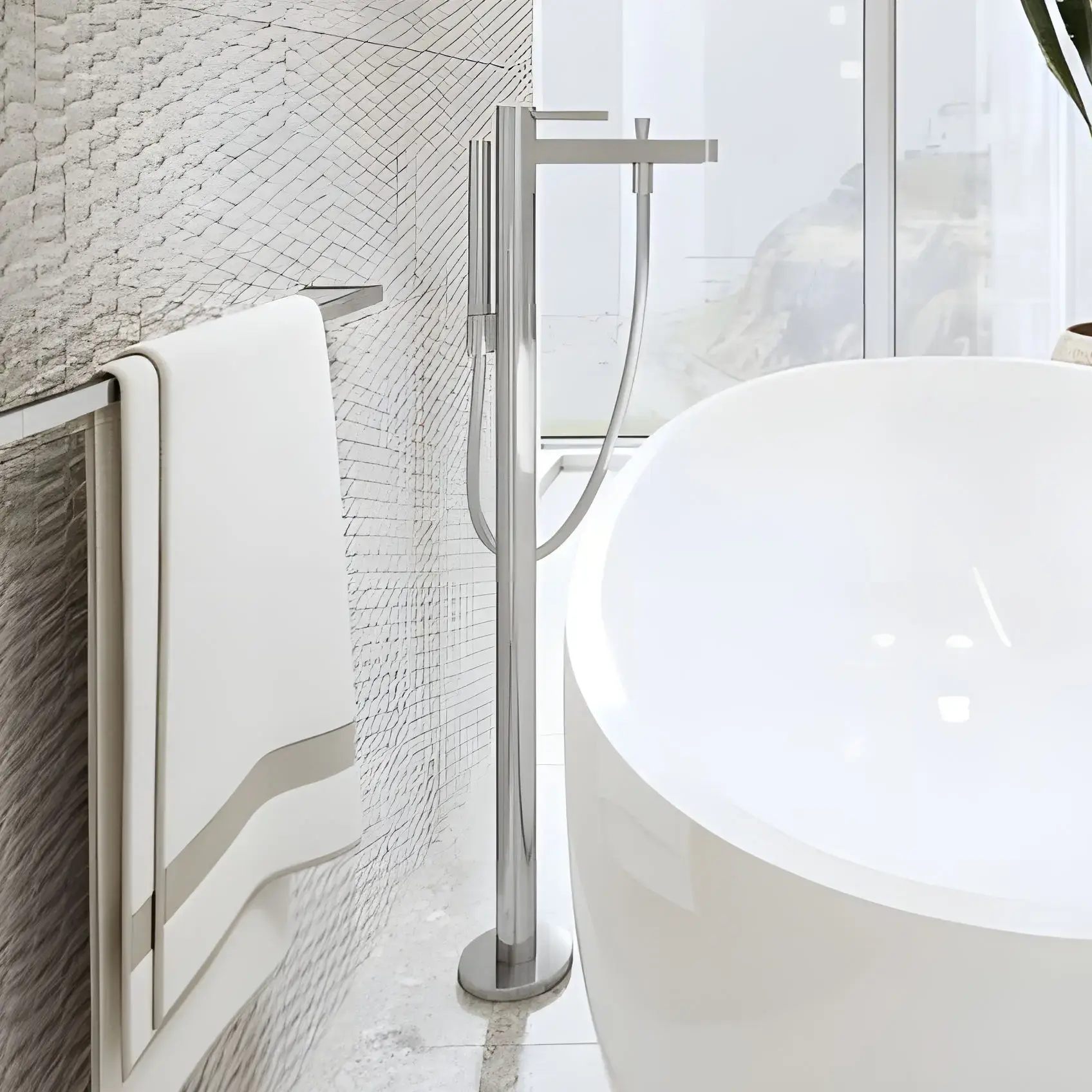 Змішувач для ванни Finoris Hansgrohe 76445000 Chrome — вид спереду