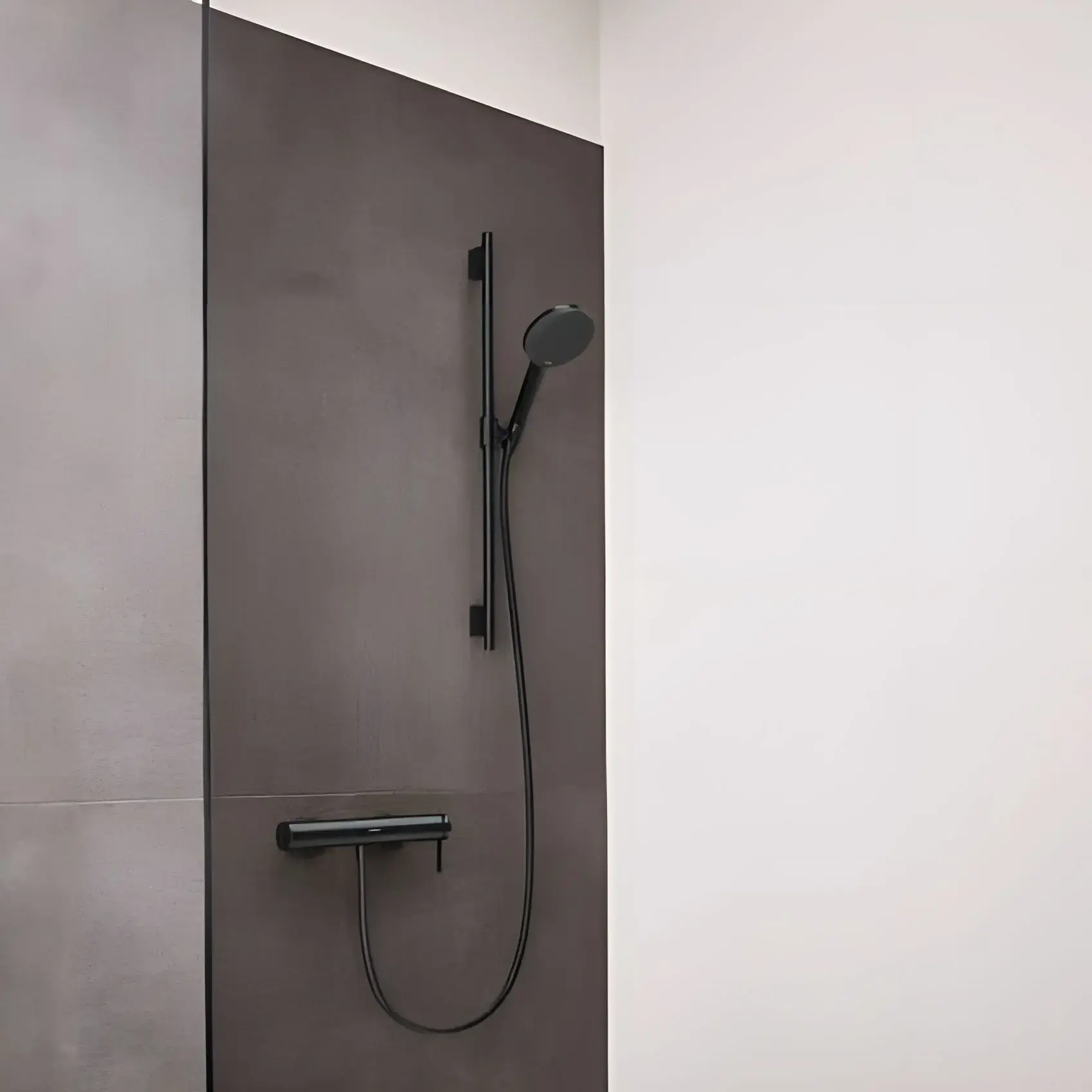Змішувач для душу Finoris Hansgrohe 76620340 Brushed Black Chrome — вид спереду