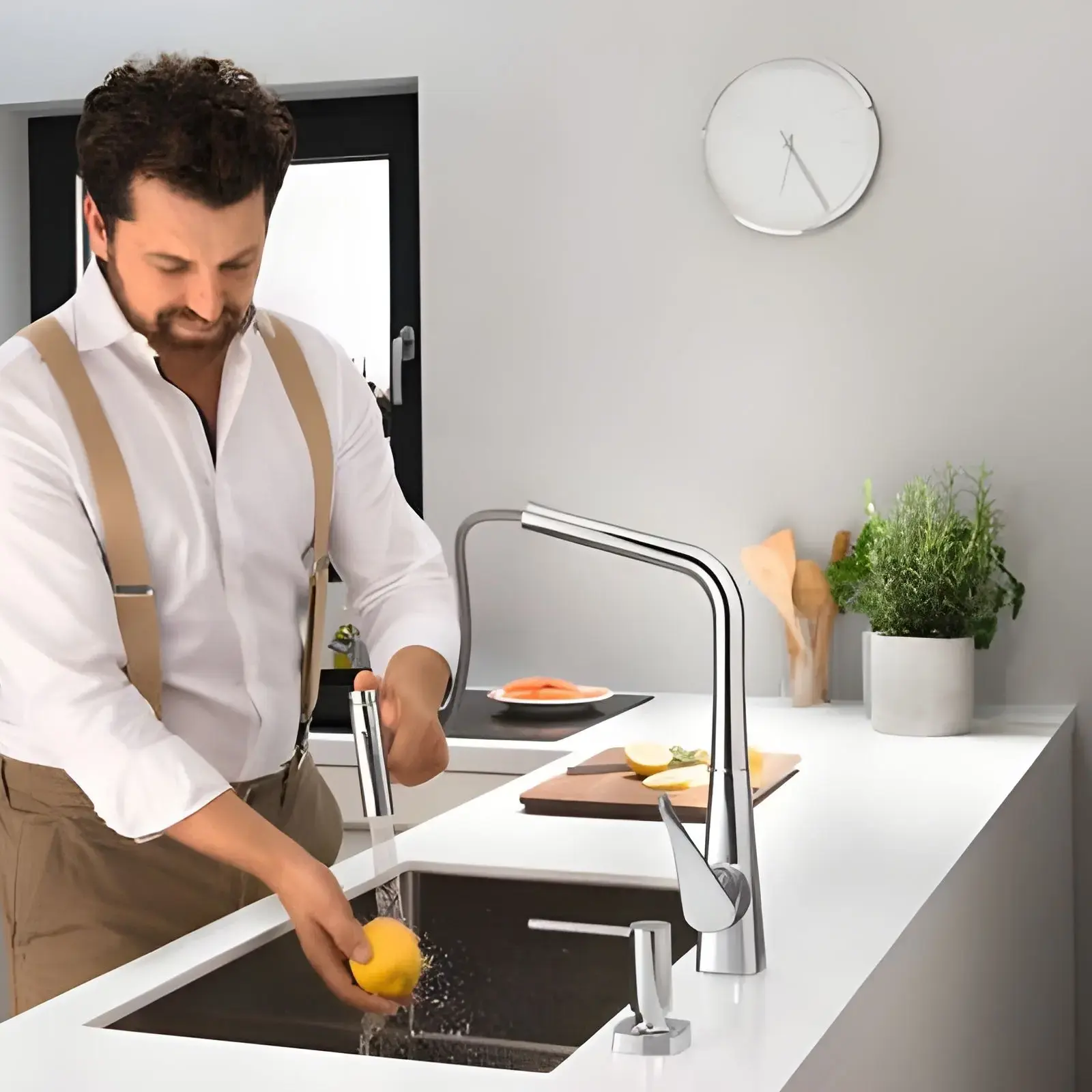 Смеситель для кухни Metris Select M71 Hansgrohe 73816000 — боковой ракурс