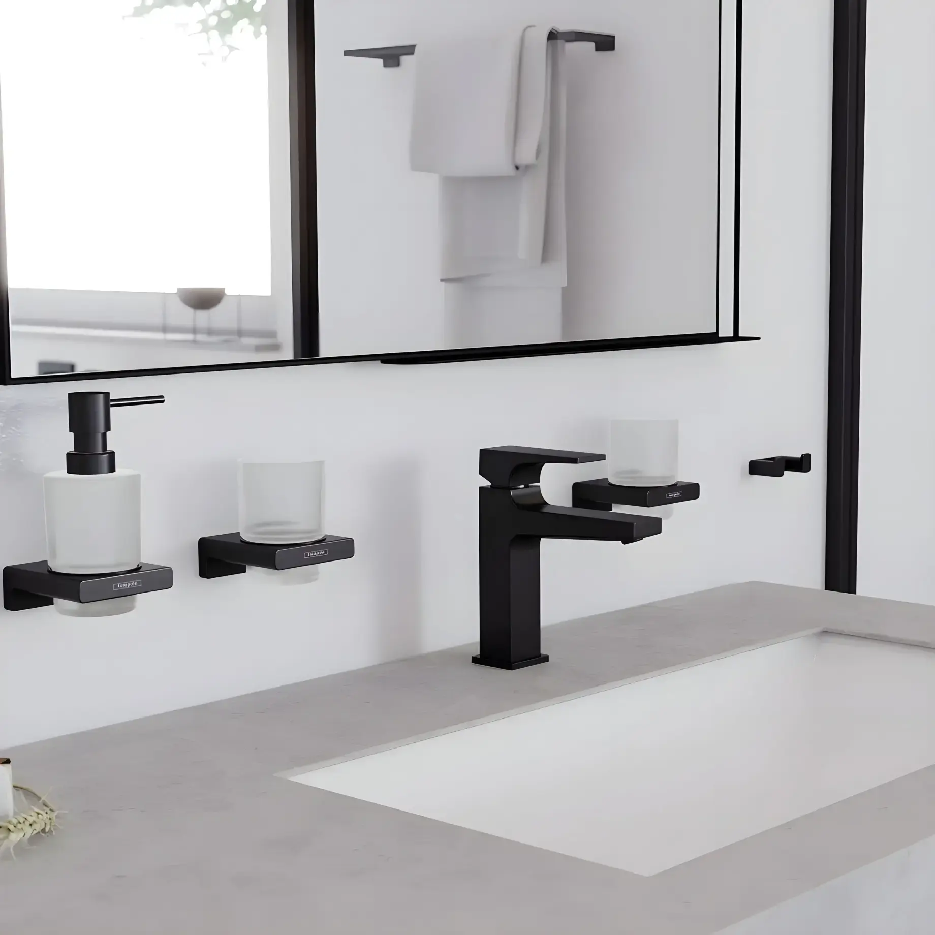 Змішувач для раковини Metropol Hansgrohe 32507670 Matt Black — бічний ракурс