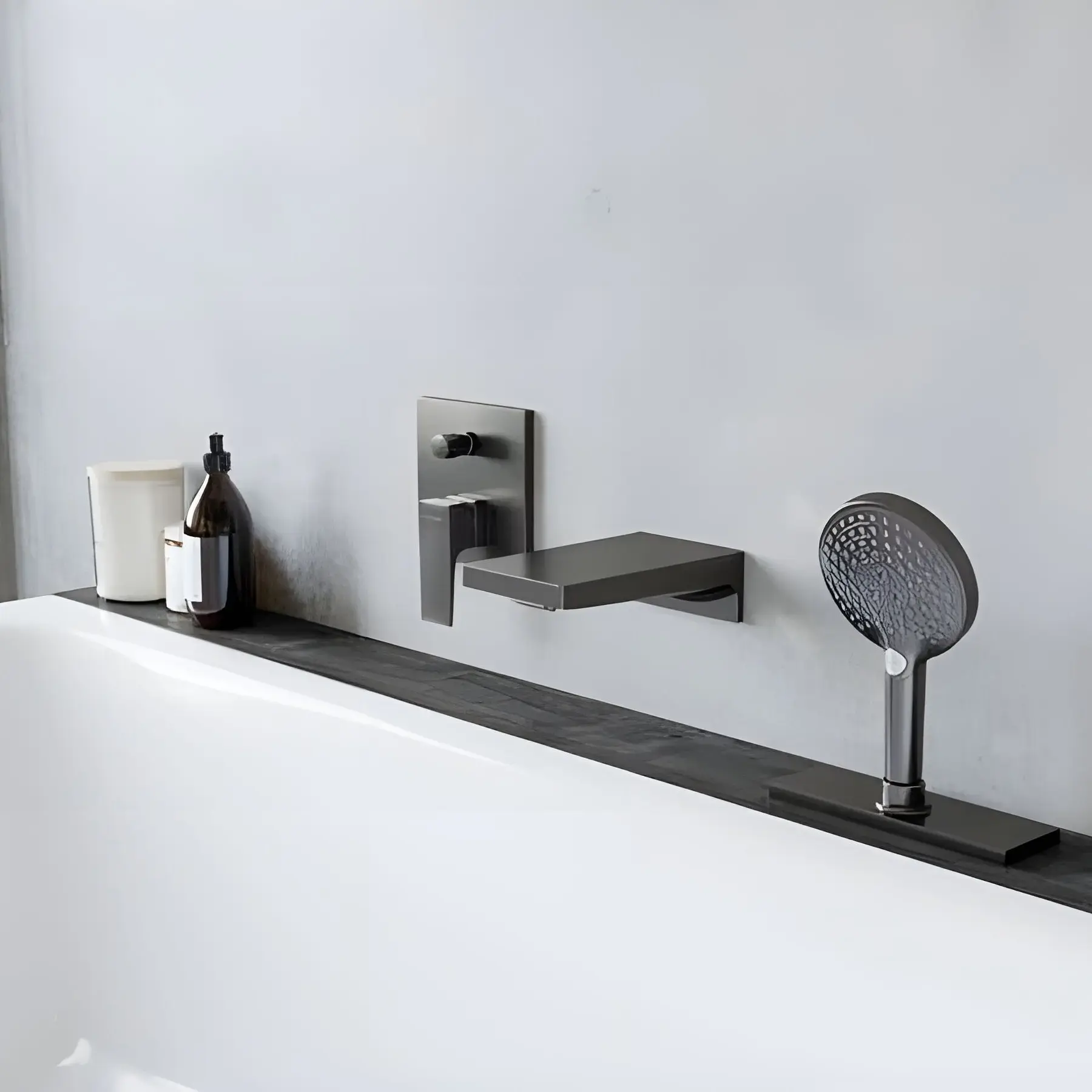 Змішувач для ванни та душу Metropol Hansgrohe 32546340 Brushed Black Chrome — вид спереду