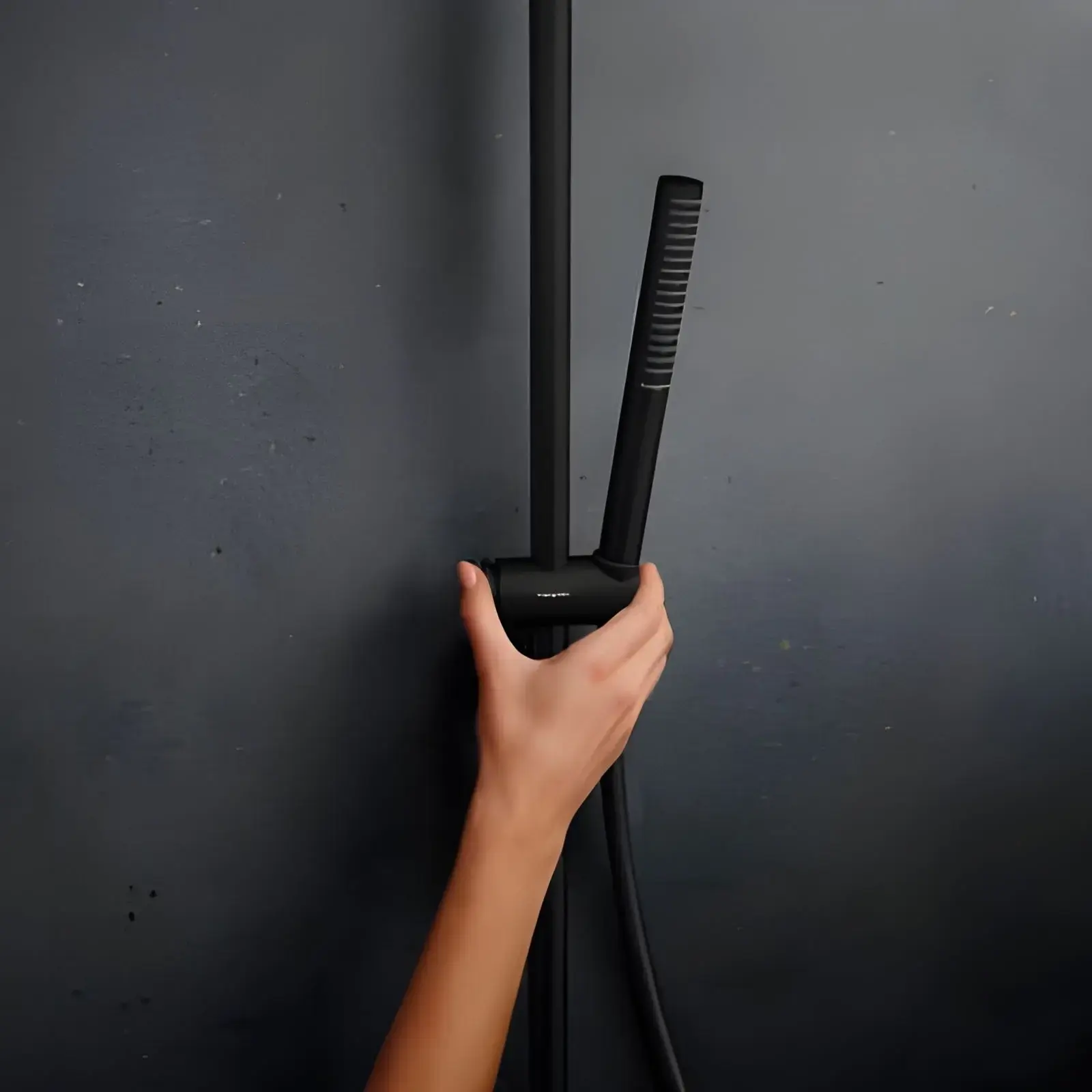 Душова система з термостатом Pulsify S Puro Hansgrohe 24222670 Matt Black — вид ззаду