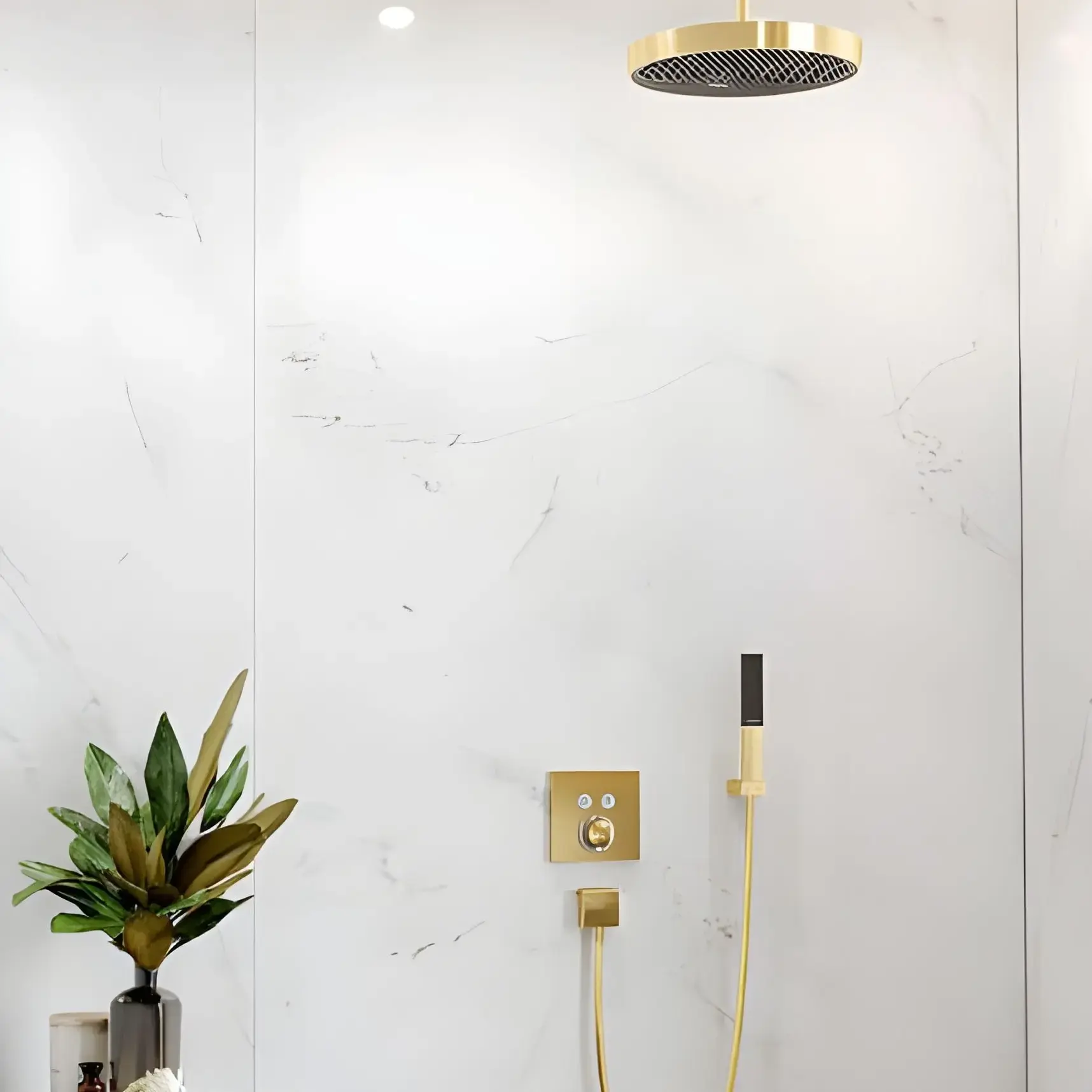 Верхній душ 1jet Rainfinity Hansgrohe 26231990 Polished Gold Optic — вид спереду