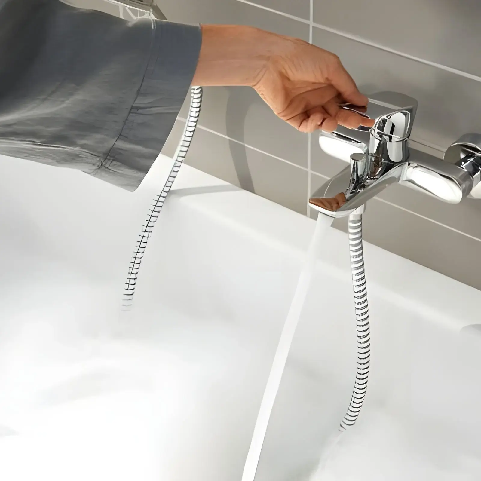 Змішувач для ванни Rebris E Hansgrohe 72450000 Chrome — вид спереду
