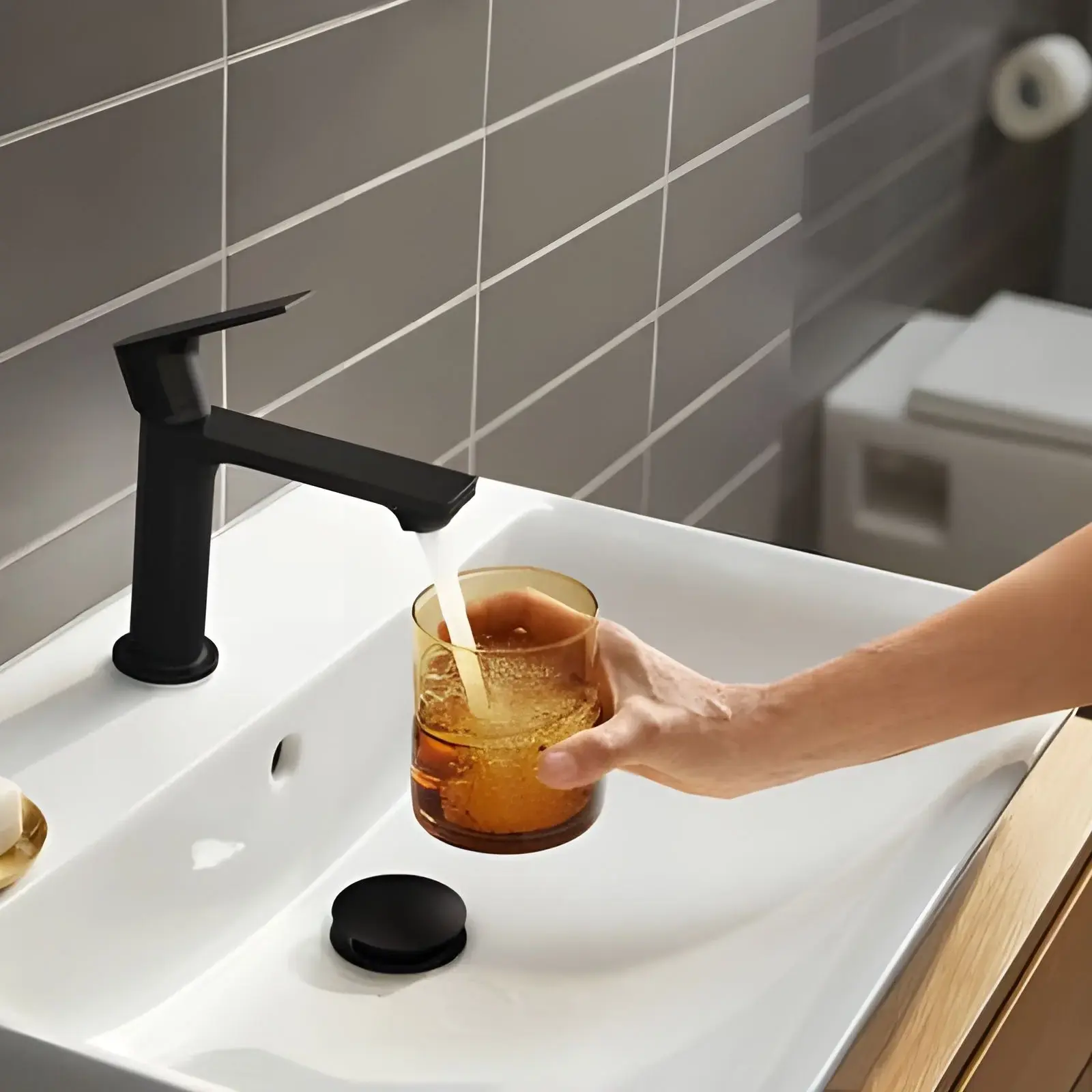 Змішувач для раковини Rebris E Hansgrohe 72560670 Matt Black — вид спереду
