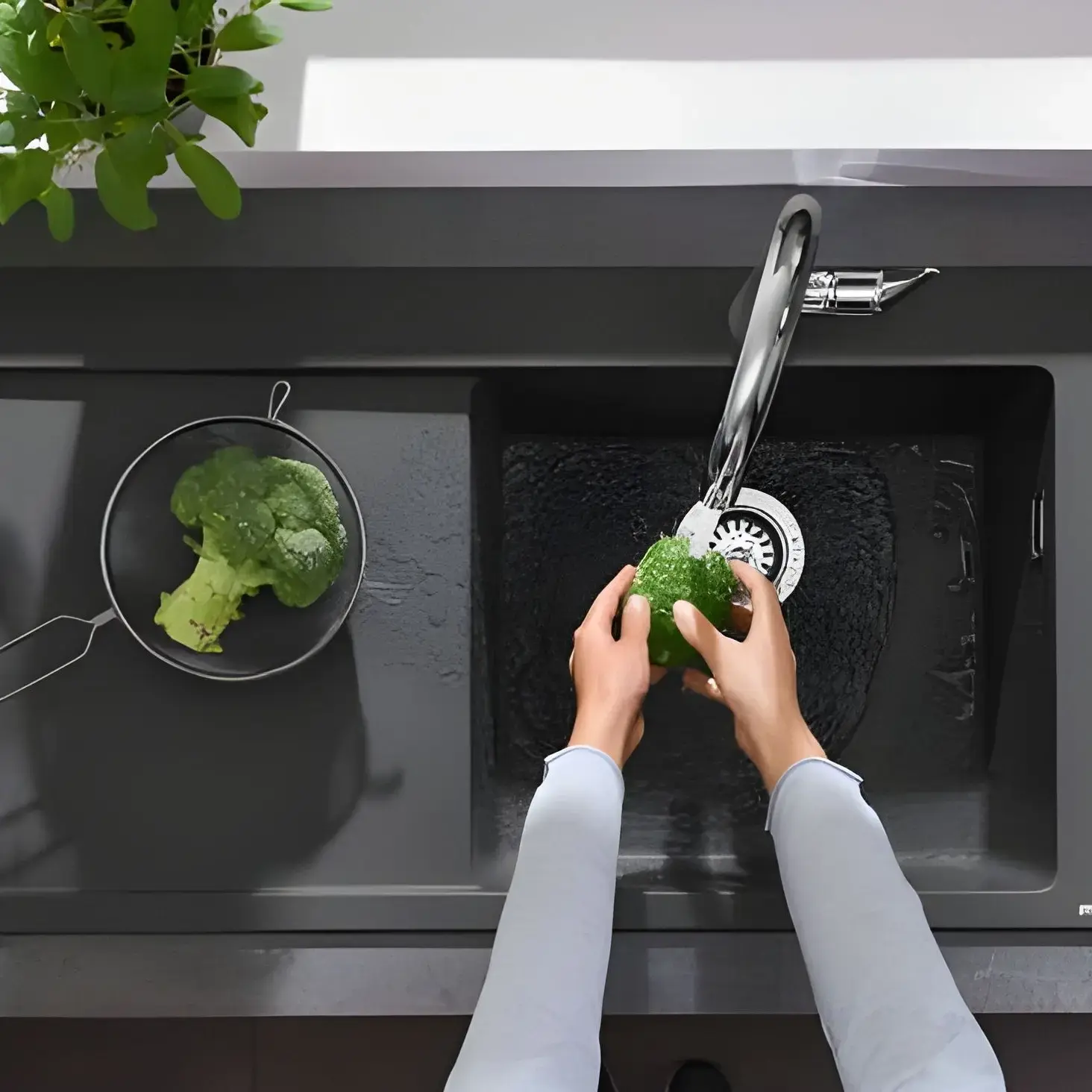 Кухонна мийка S51 S514-F450 Hansgrohe 43314170 Graphite Black — вид спереду