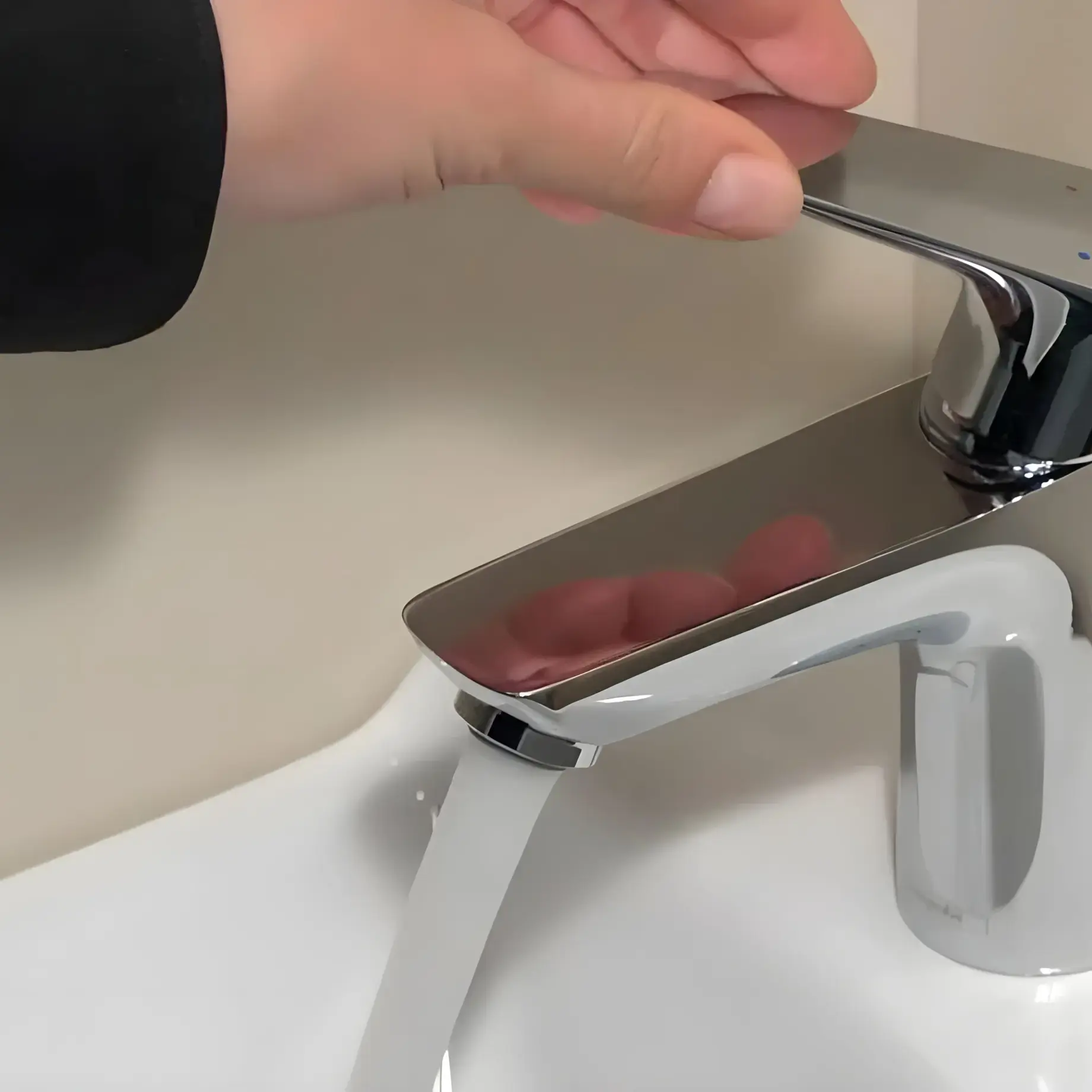 Змішувач для раковини Talis E Hansgrohe 71701000 — бічний ракурс