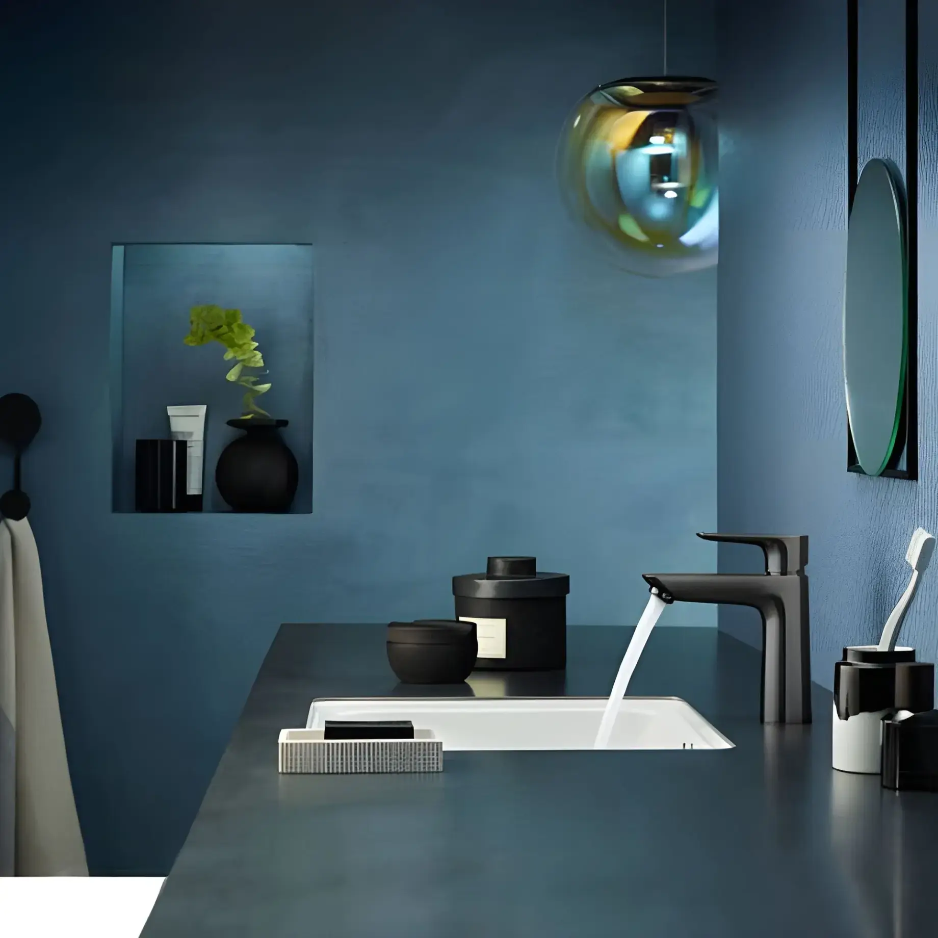Змішувач для раковини Talis E Hansgrohe 71713340 Brushed Black Chrome — вид спереду