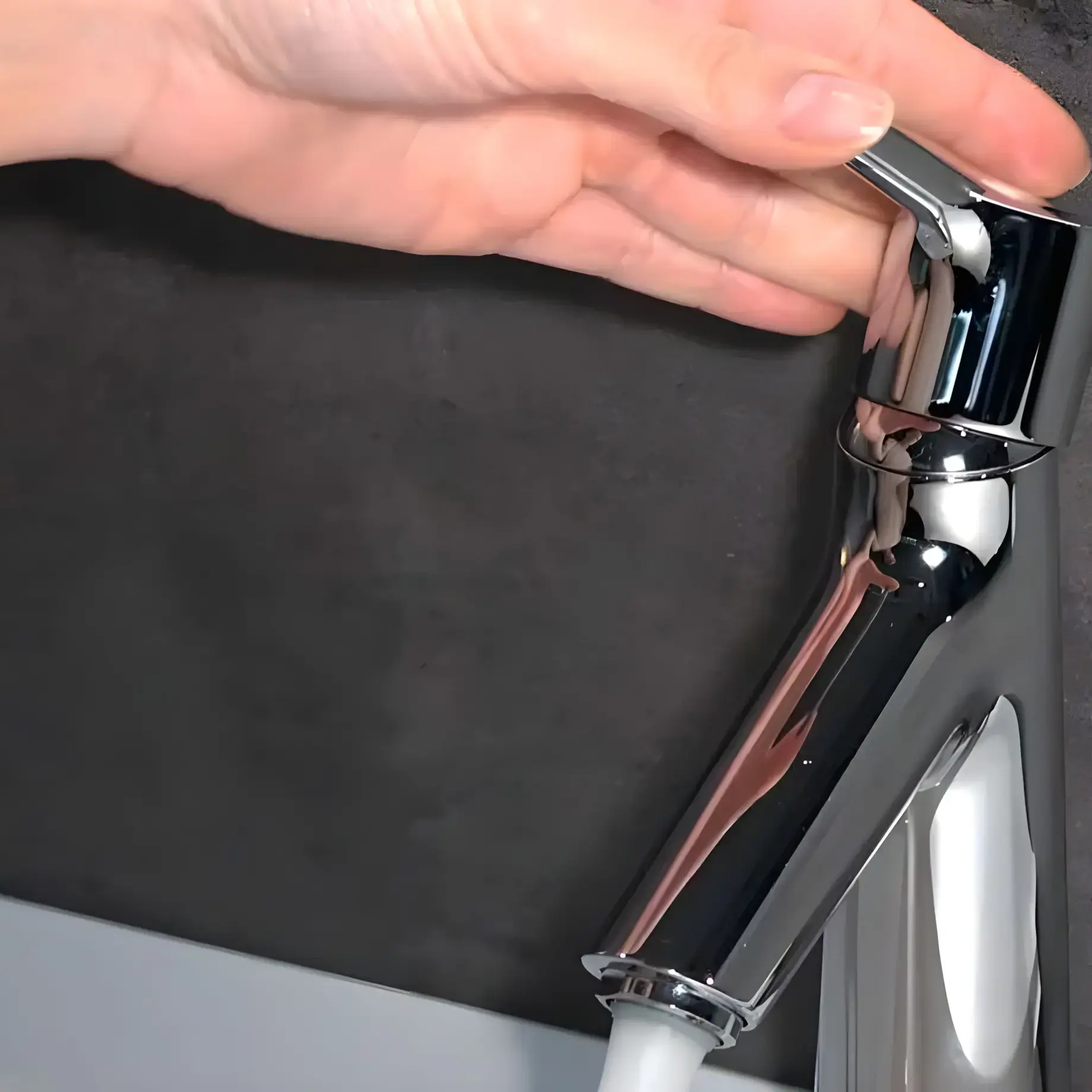 Змішувач для раковини Talis S Hansgrohe 72021000 — бічний ракурс