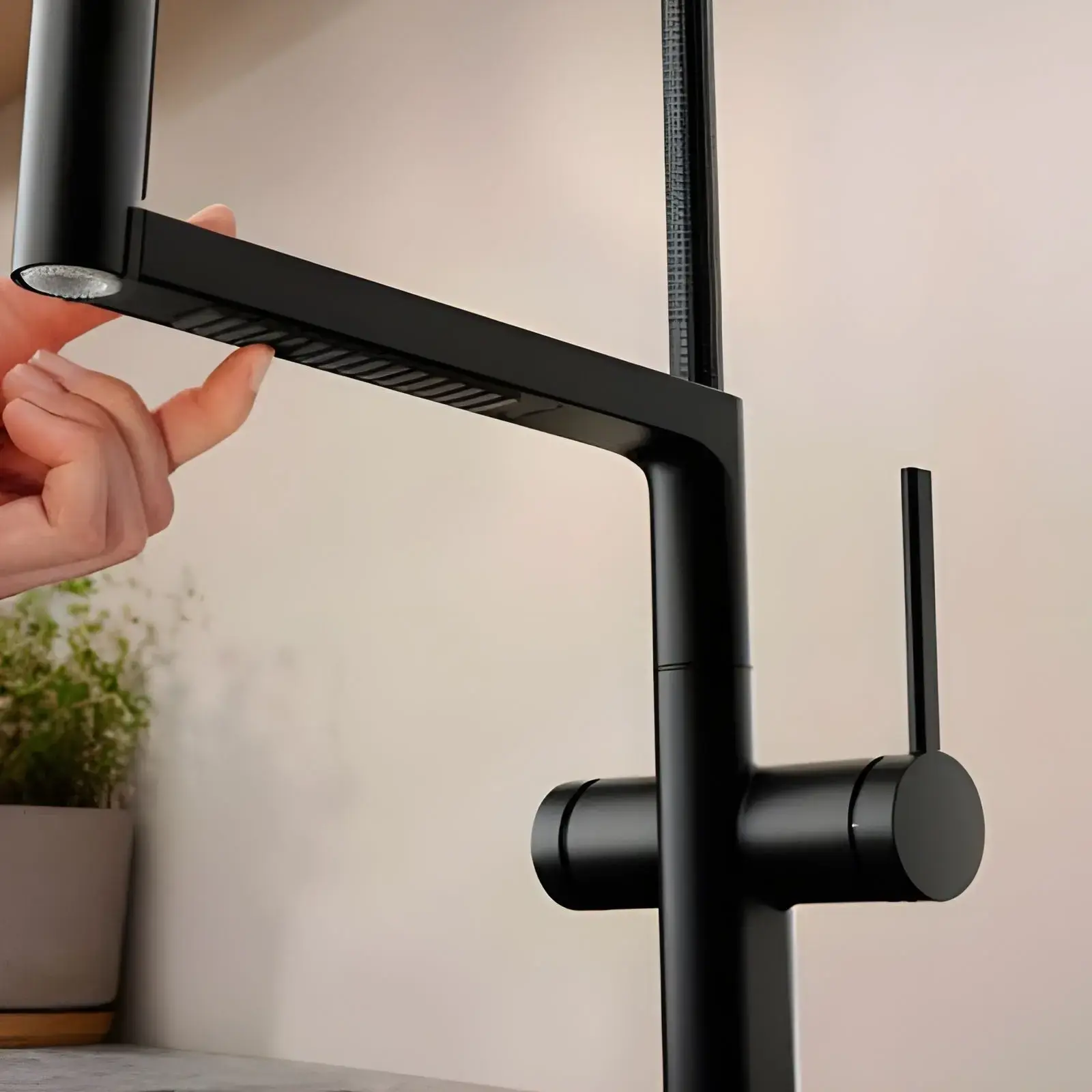 Змішувач для кухні Talis Select M54 PowderSpray Hansgrohe 72861670 Matt Black — бічний ракурс