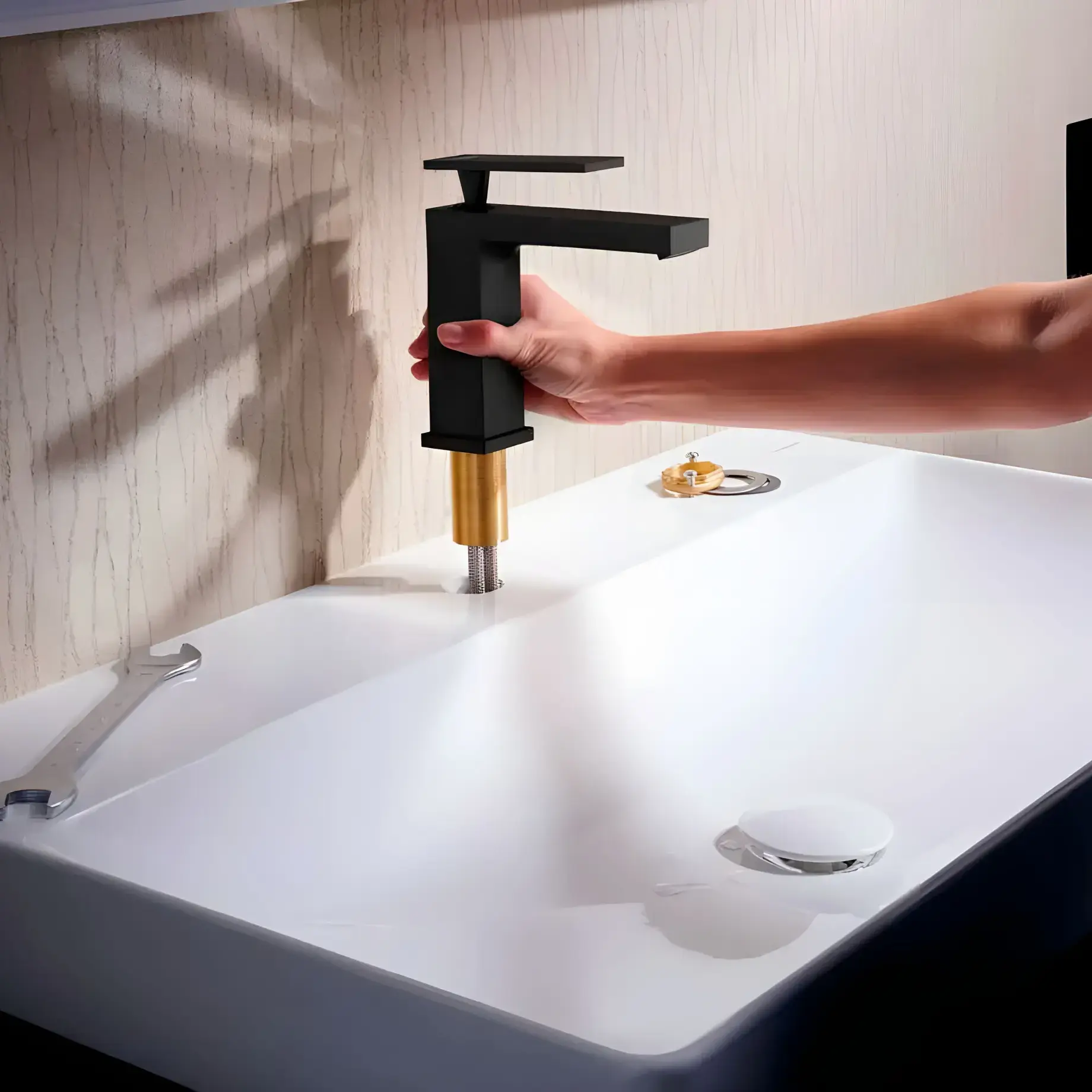 Змішувач для раковини Tecturis E Hansgrohe 73010670 Matt Black — вид спереду