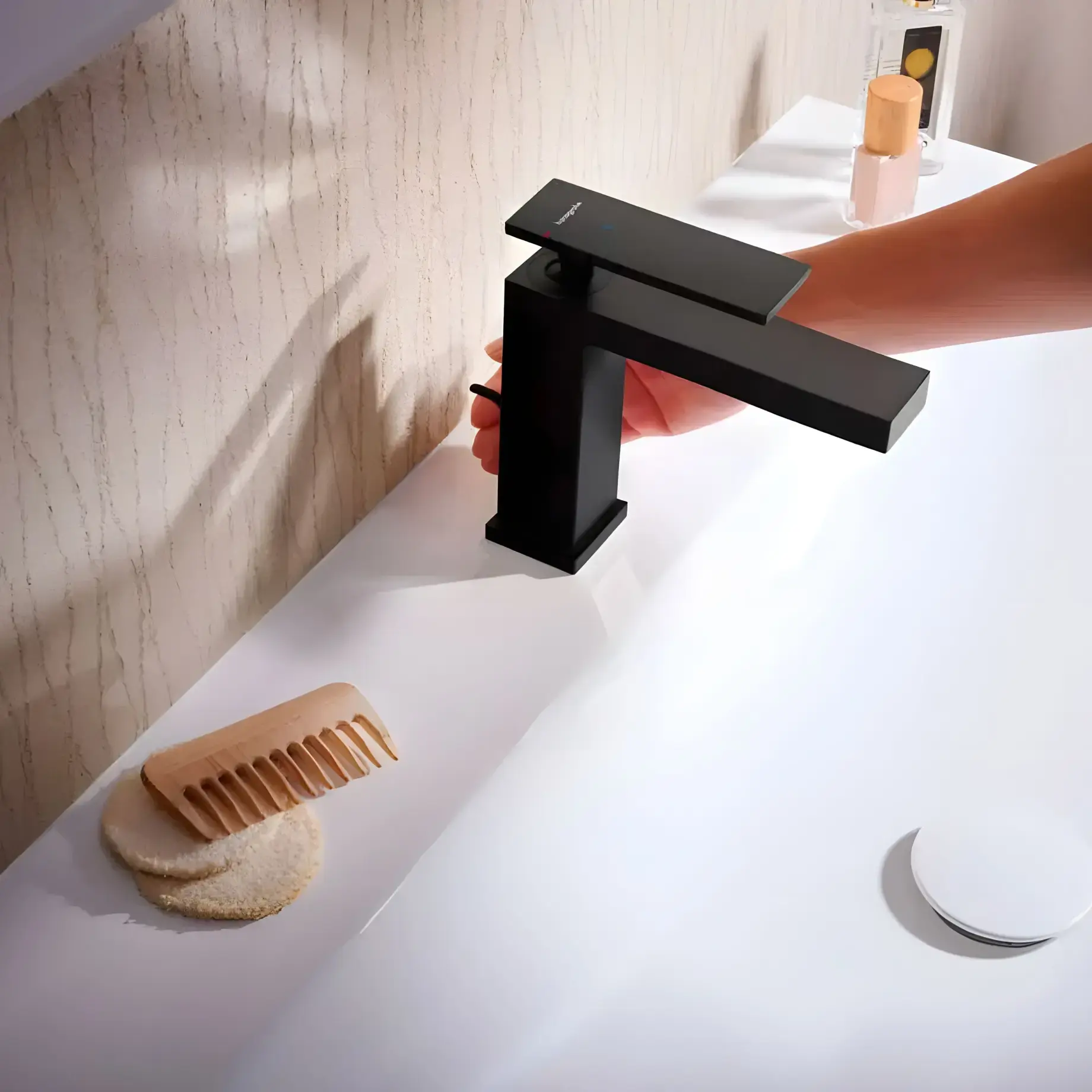 Змішувач для раковини Tecturis E Hansgrohe 73018670 Matt Black — вид згори