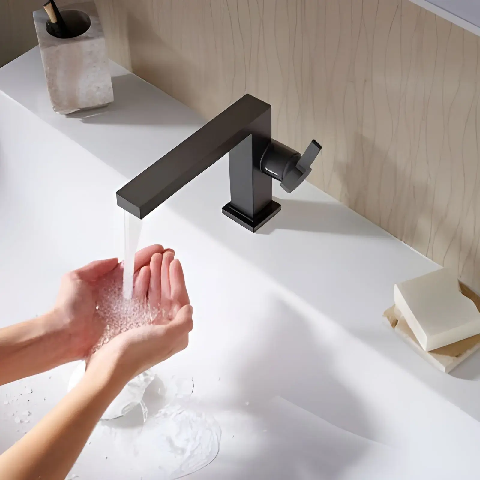 Змішувач для раковини Tecturis E Hansgrohe 73023670 Matt Black — вид ззаду