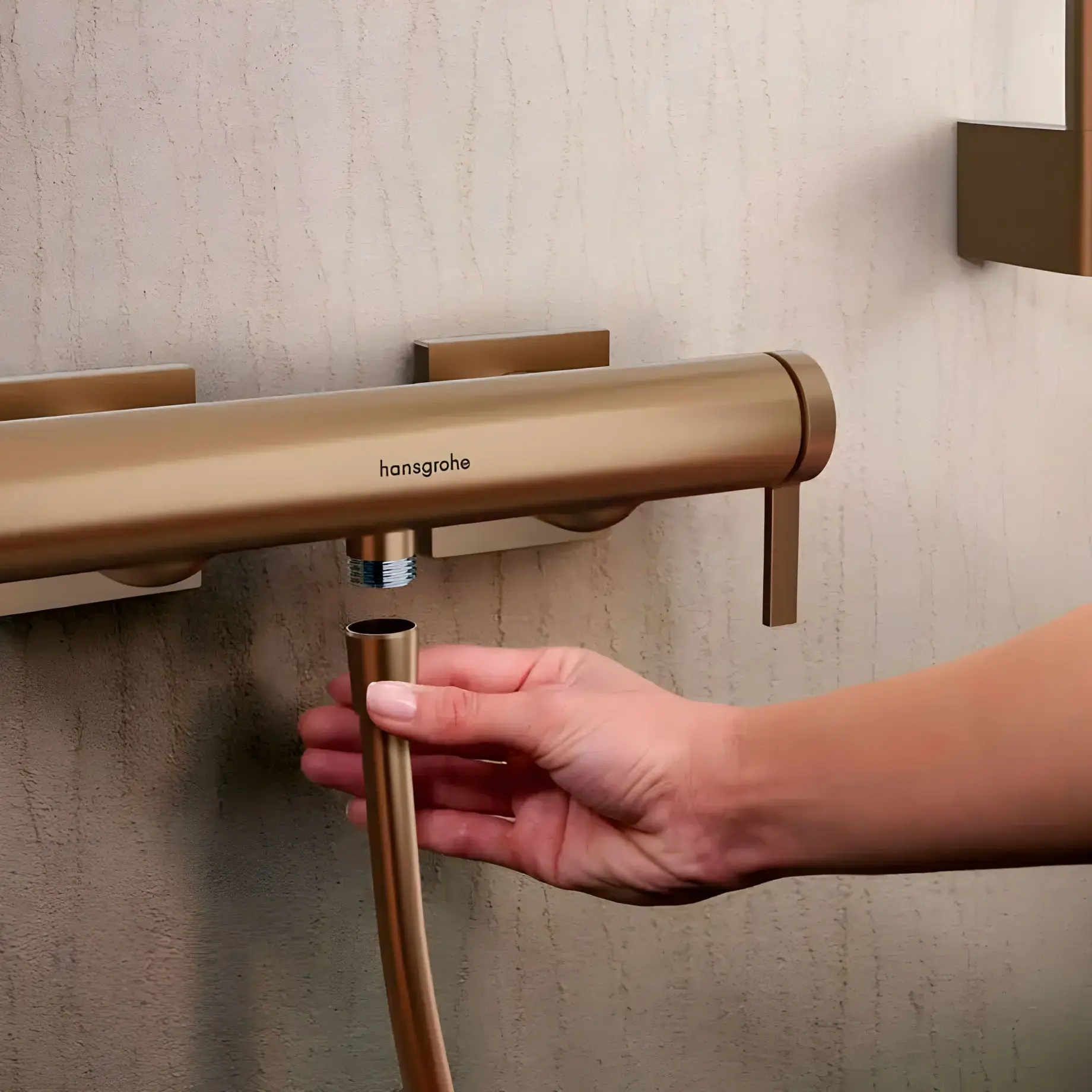 Змішувач для душу Tecturis E Hansgrohe 73620140 Brushed Bronze — вид спереду