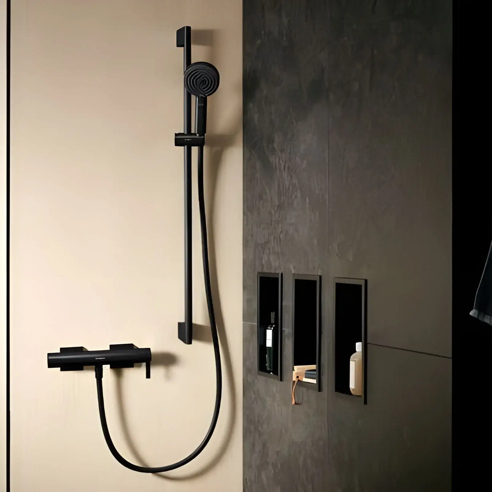 Змішувач для душу Tecturis E Hansgrohe 73620670 Matt Black — бічний ракурс