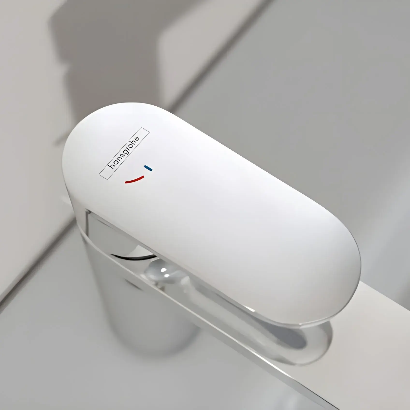 Смеситель для раковины Vernis Blend Hansgrohe 71598000 — вид спереди
