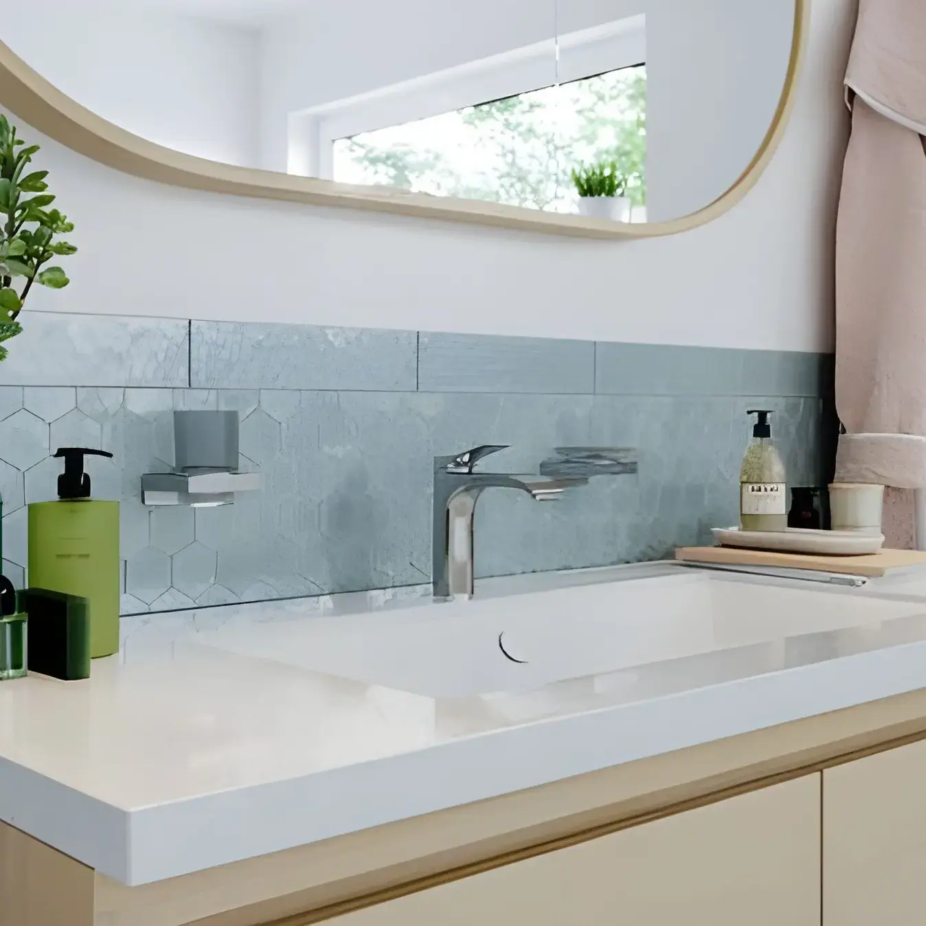 Змішувач для раковини Vivenis Hansgrohe 75022000 Chrome — вид ззаду