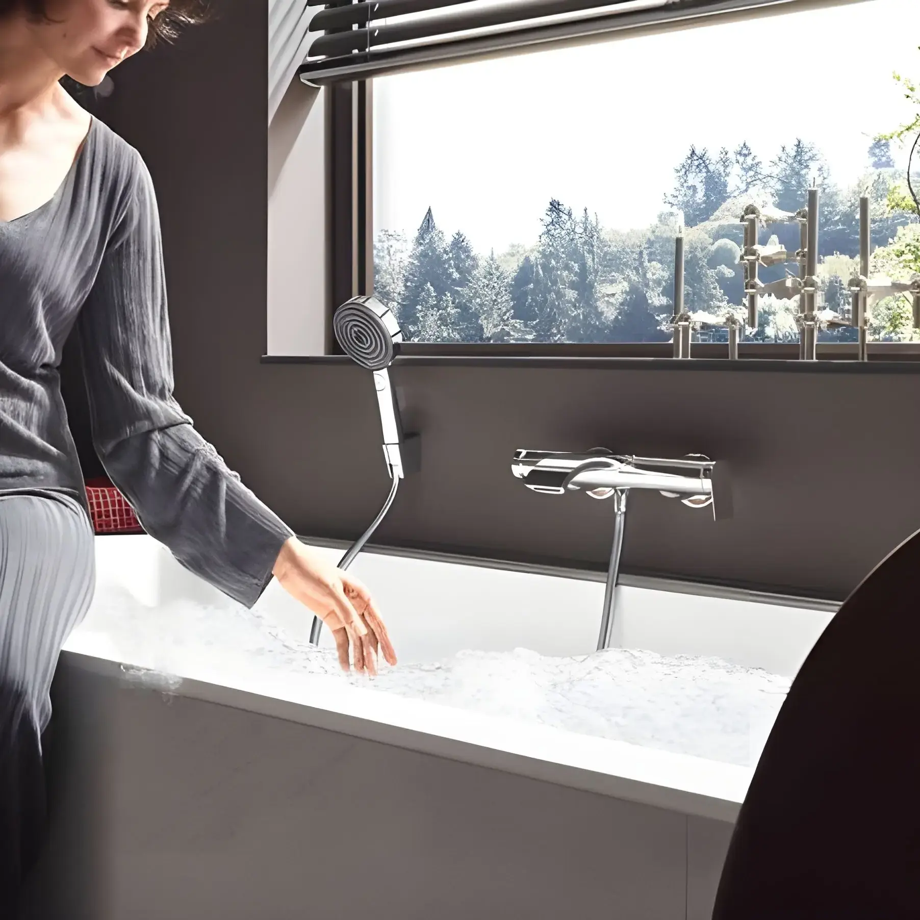 Змішувач для ванни Vivenis Hansgrohe 75420000 Chrome — вид спереду