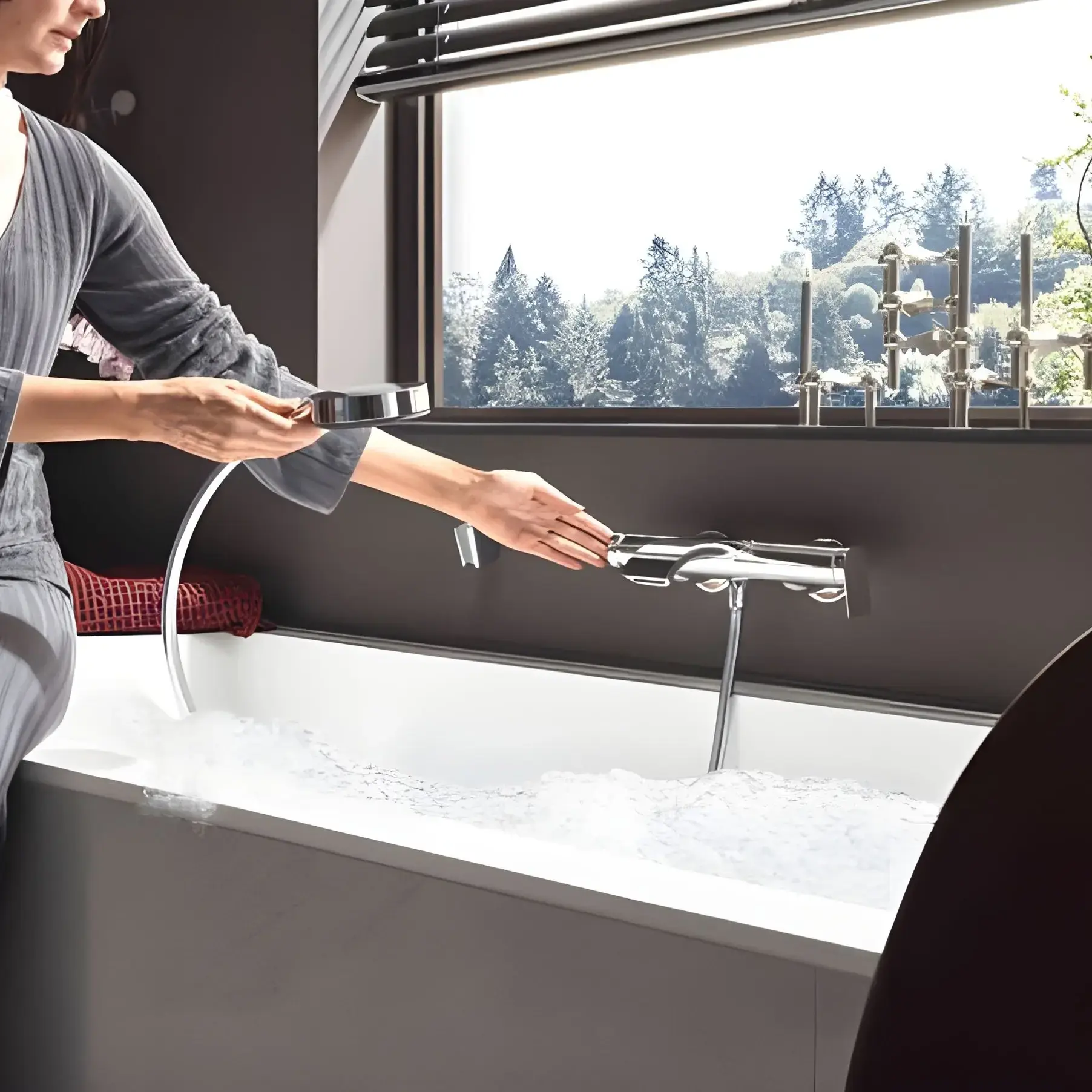 Змішувач для ванни Vivenis Hansgrohe 75420000 Chrome — бічний ракурс