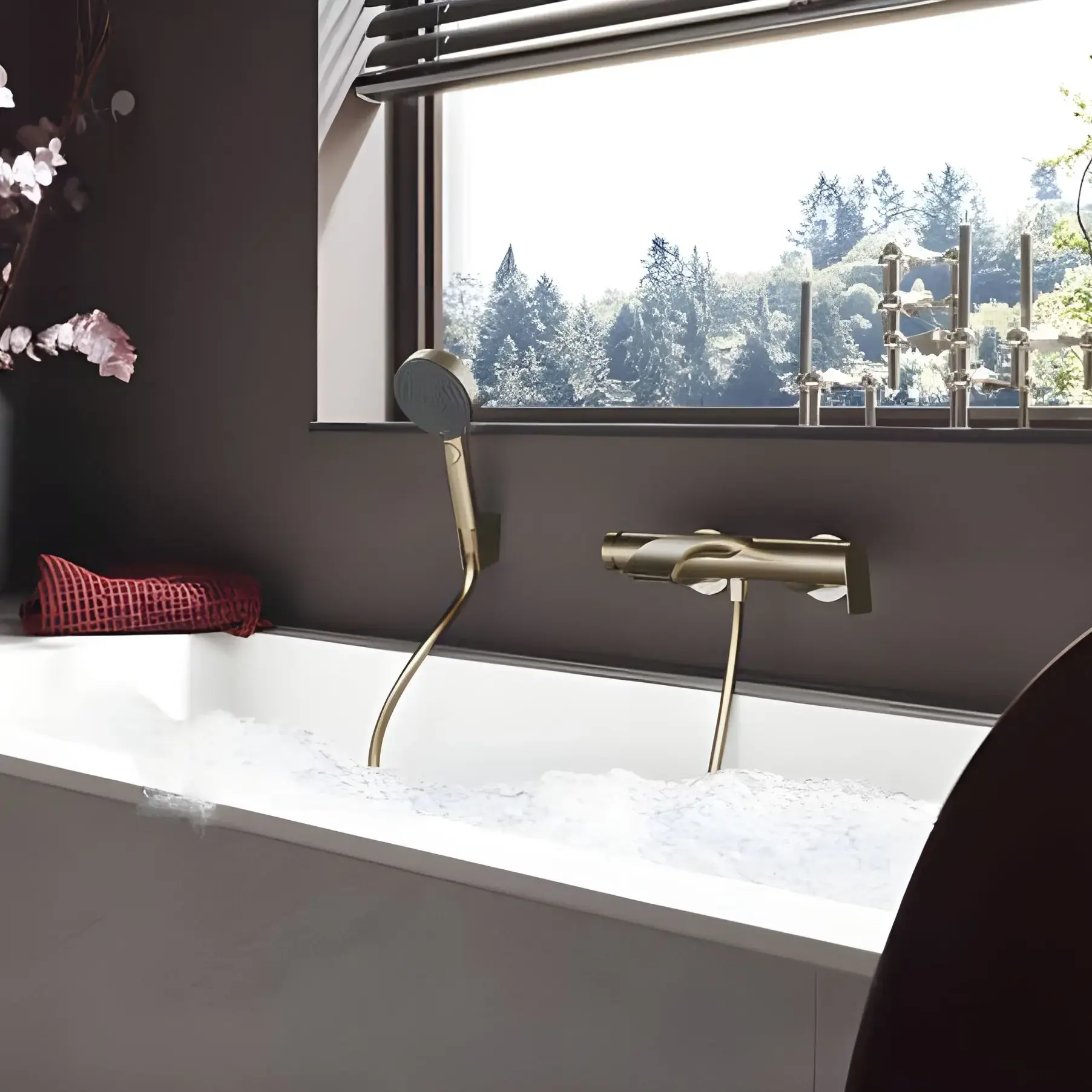 Змішувач для ванни Vivenis Hansgrohe 75420140 Brushed Bronze — вид спереду